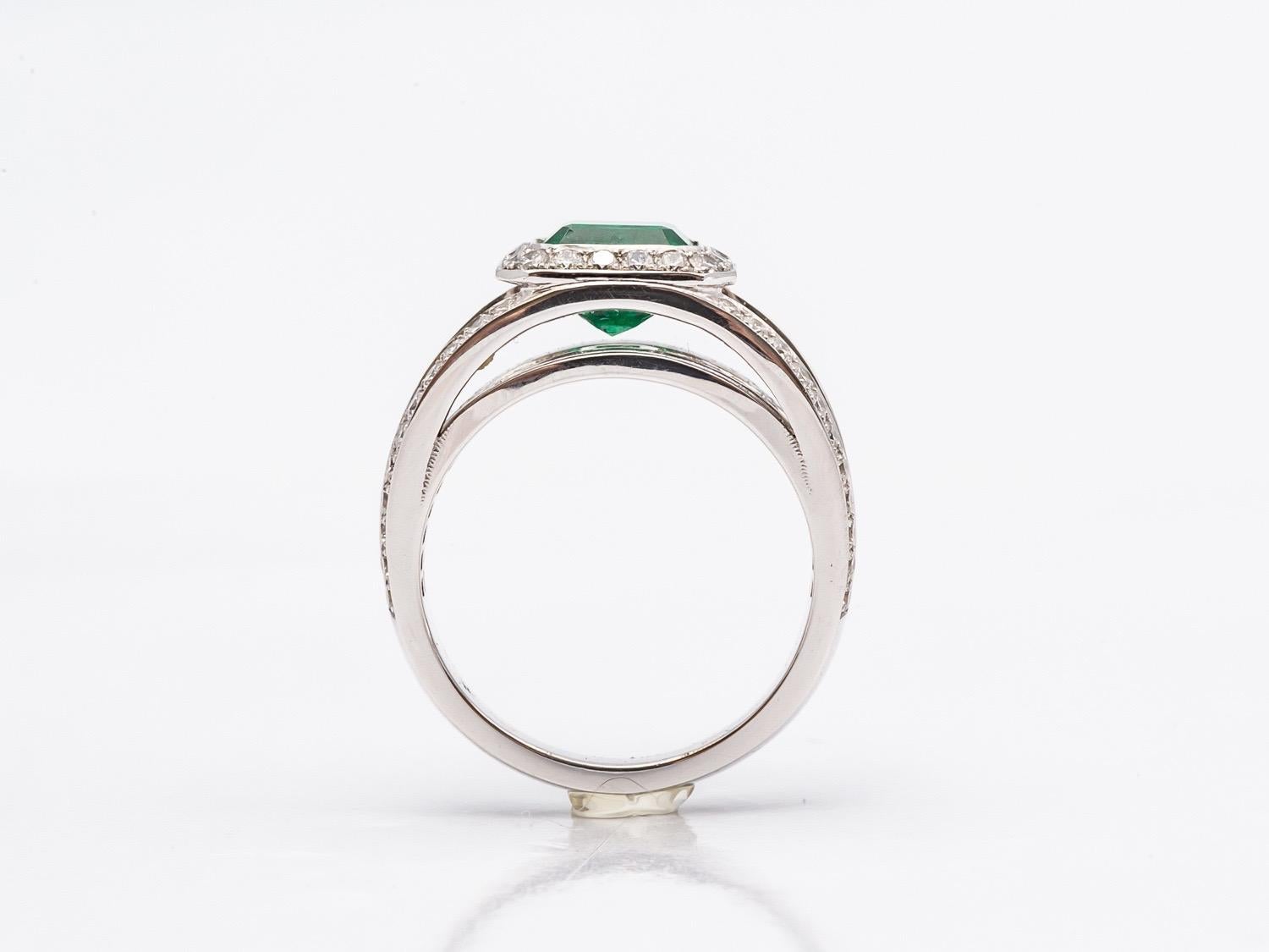 Discover this magnificent certified emerald ring, a true work of art that combines elegance and sparkling radiance. Its exceptionally refined design, mounted on a precious 18-karat white gold setting, showcases an intense certified green emerald of