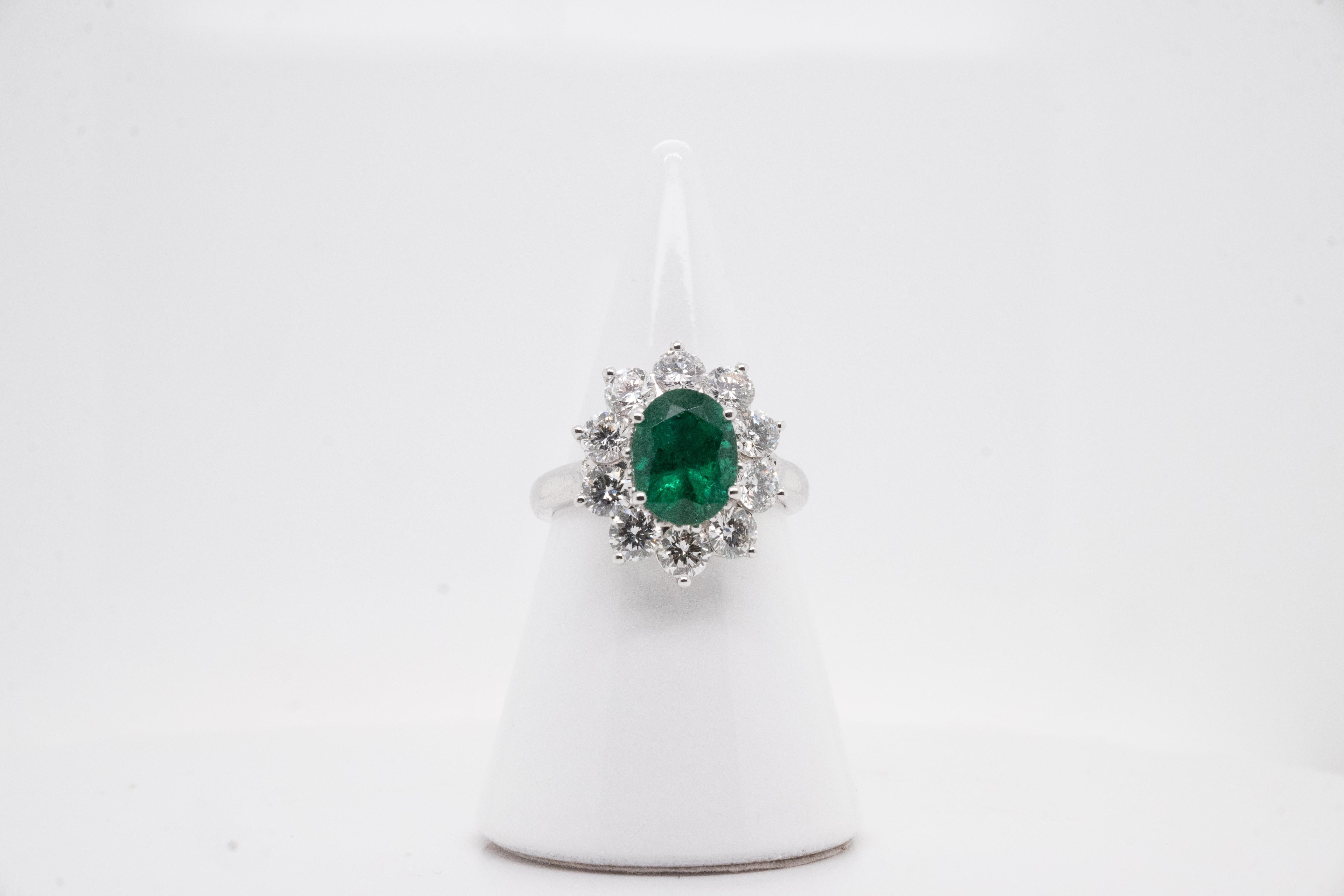 Certified Emerald Ring, Diamonds White Gold  For Sale 2