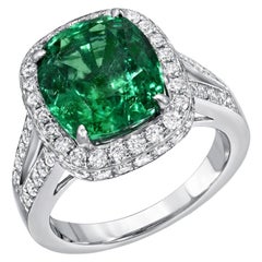 Bague émeraude taille coussin 4::66 carats