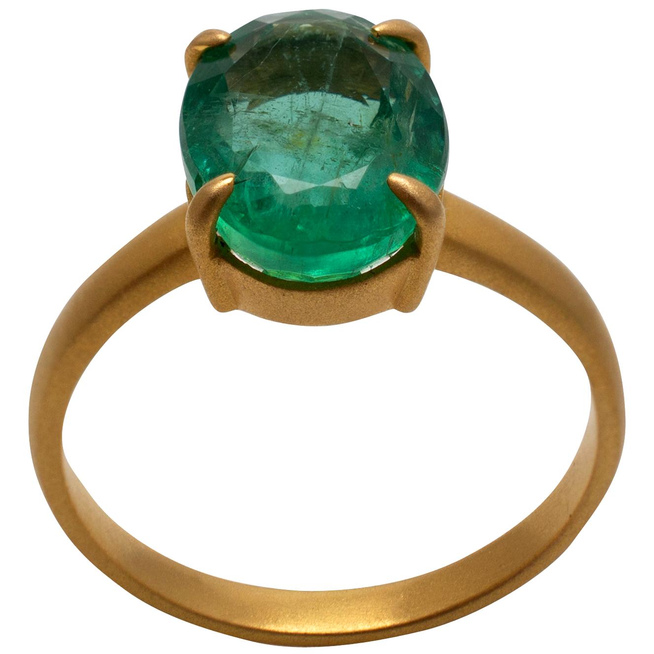 Emerald Solitaire Prong Set Ring Contemporary 18 Karat Yellow Matte Gold For Sale