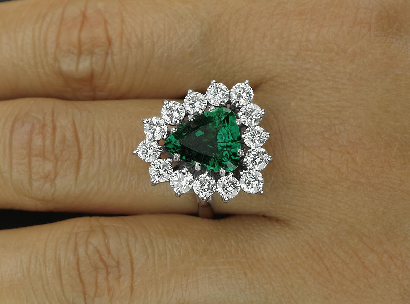 Modern Certified Emerald Trilliant Cut 2.98 ct  & Diamonds Cocktails Ring in 18 K Gold
