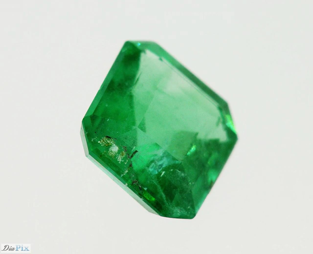 Certified Intense / Vivid Green Emerald  For Sale 2