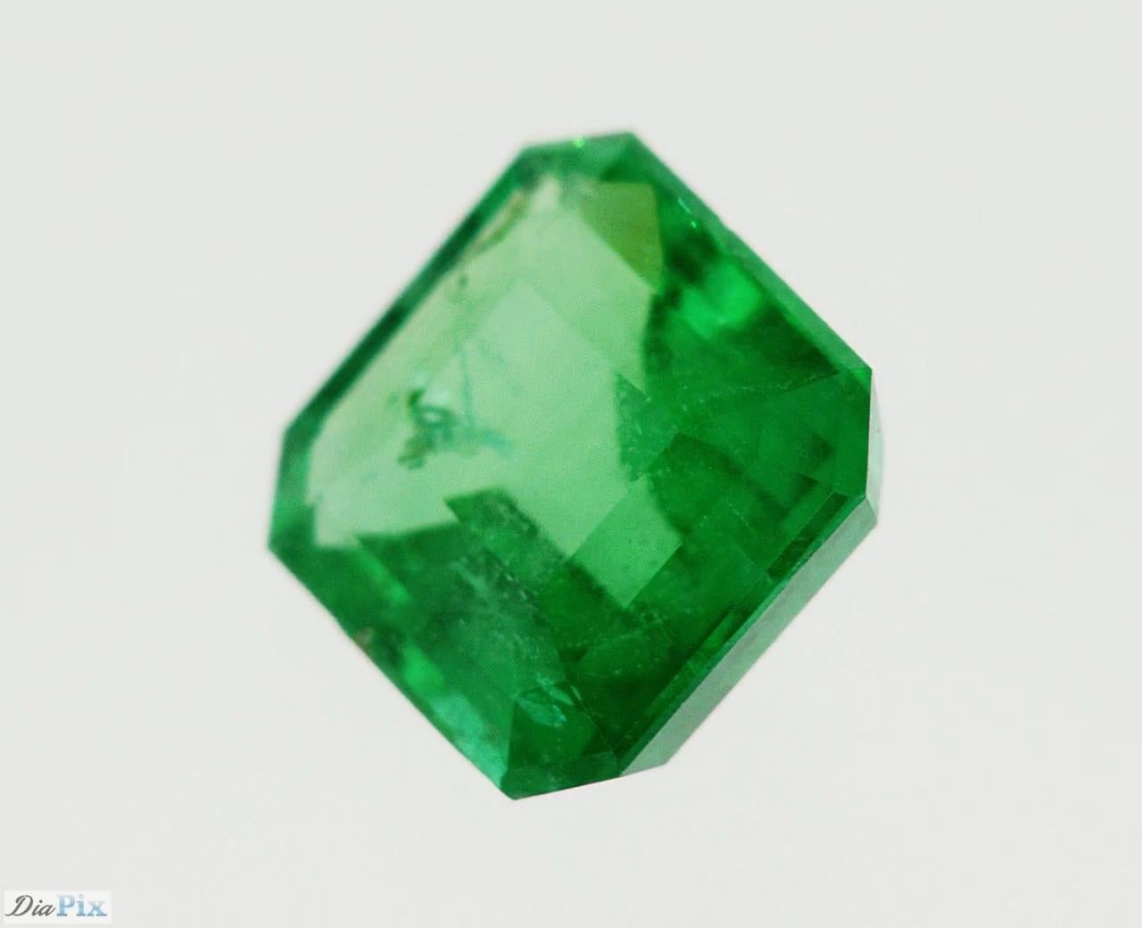 Taille octogone Certifié Intense / Vivid Green Emerald  en vente