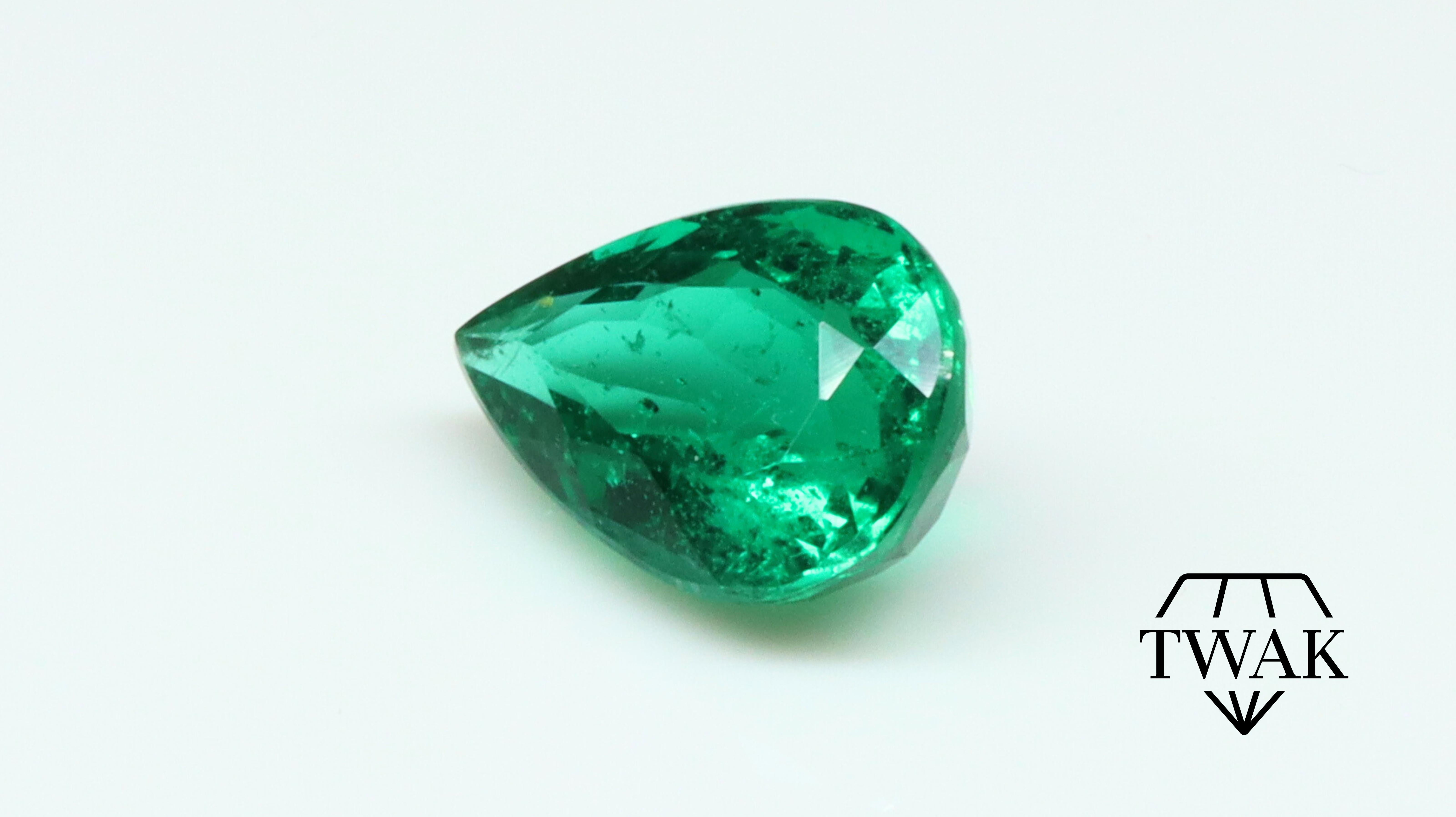 Women's or Men's Certified Vivid / Deep Green Emerald - Minor Oil 1.47ct  For Sale