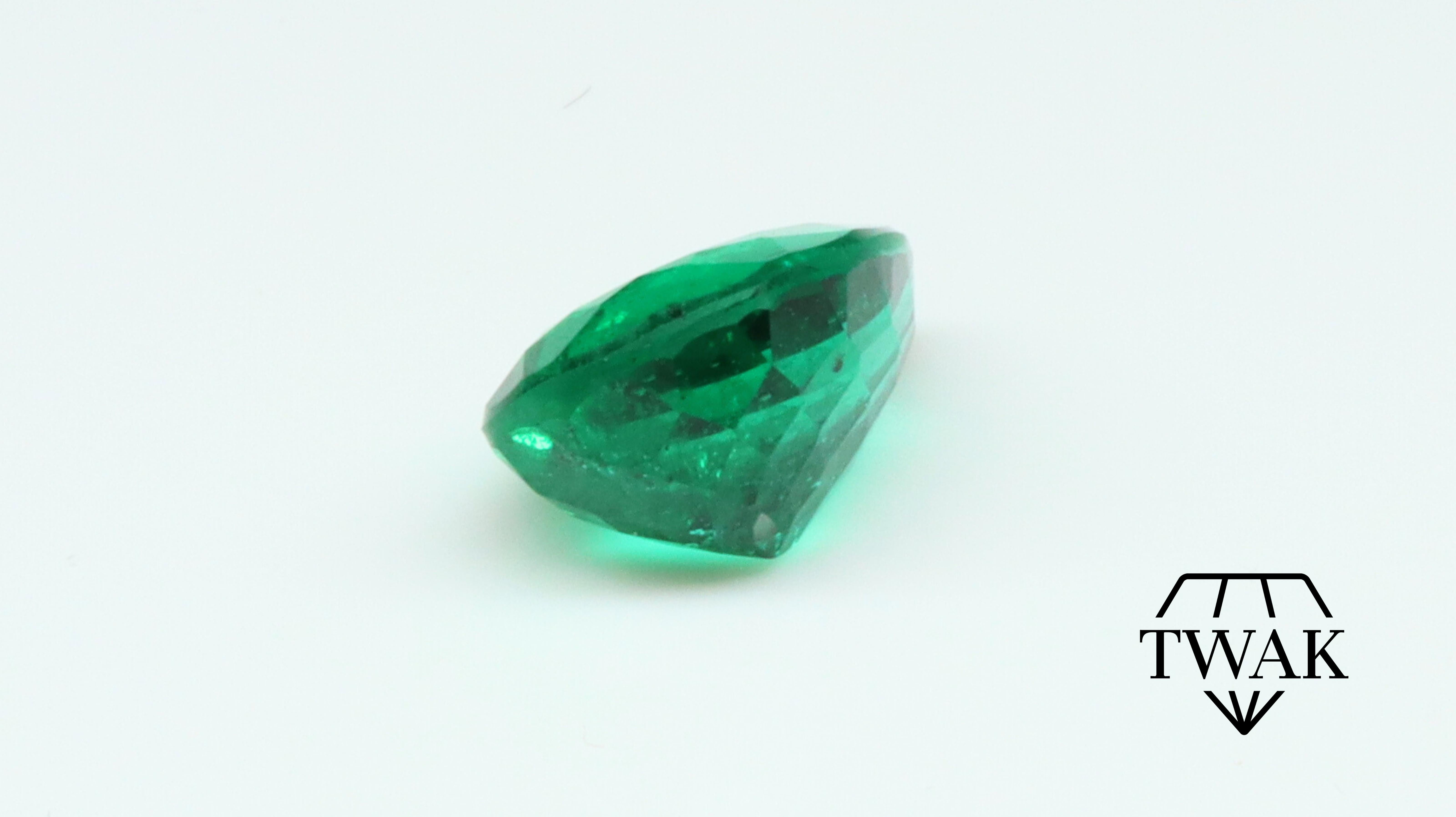 Certified Vivid / Deep Green Emerald - Minor Oil 1.47ct  For Sale 1