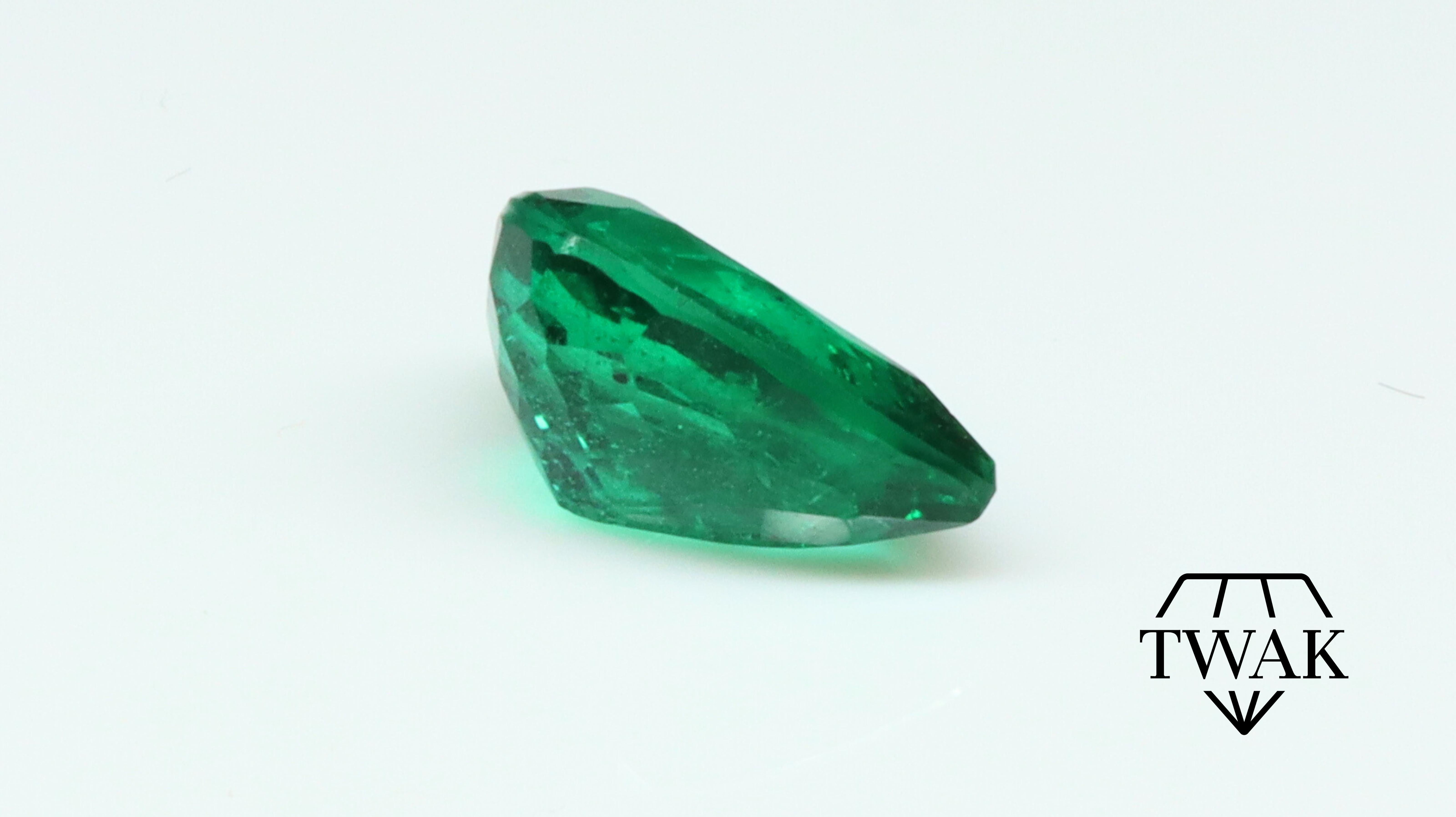 Certified Vivid / Deep Green Emerald - Minor Oil 1.47ct  For Sale 2