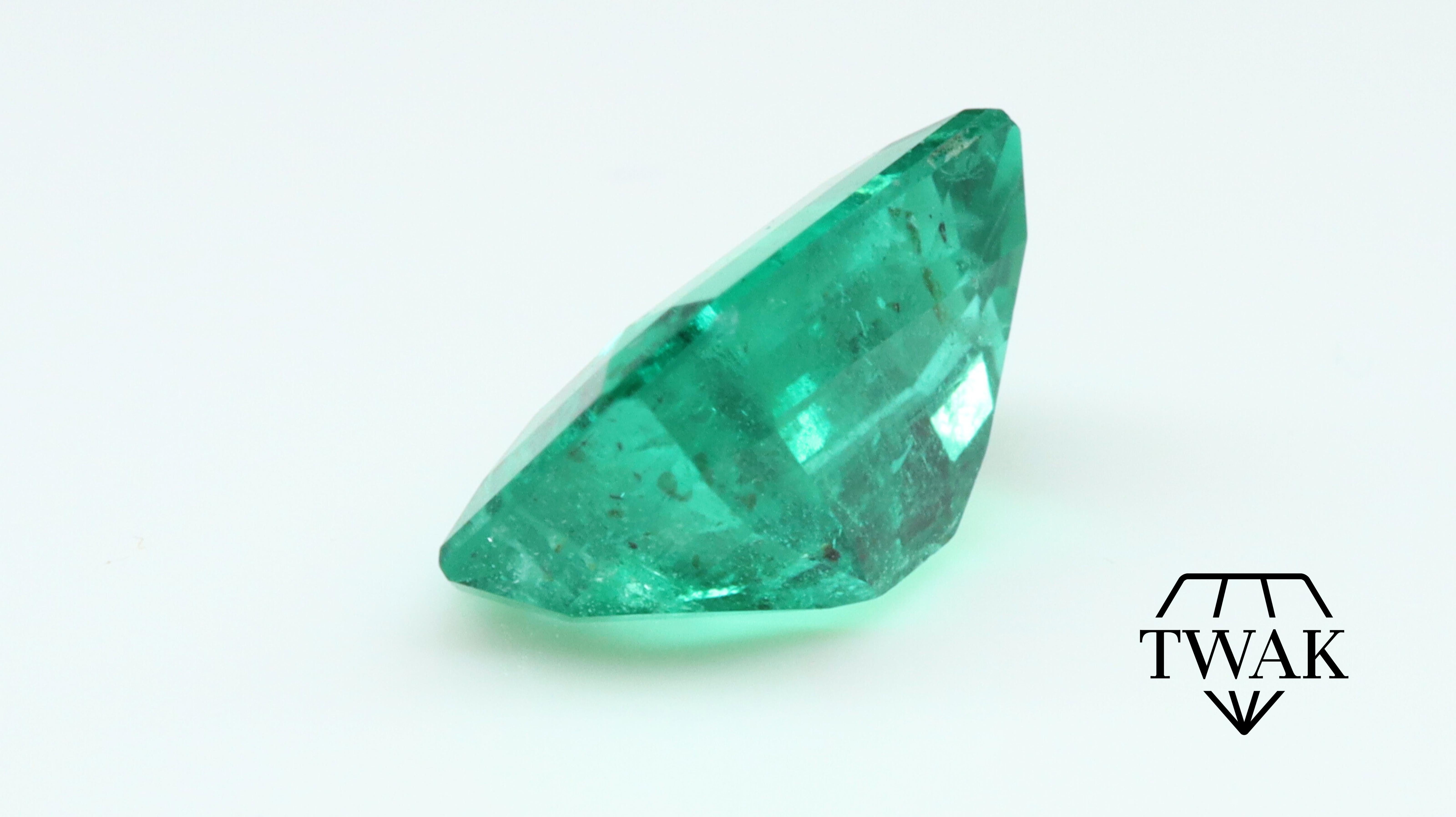 Certified Intense / Vivid Green Emerald 1.01ct - Huile mineure Neuf - En vente à Antwerpen, BE