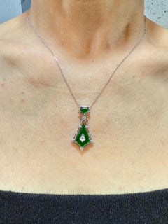 Pendentif certifié en jade impérial à facettes et diamant. Conçu par Isabelle Kwon.