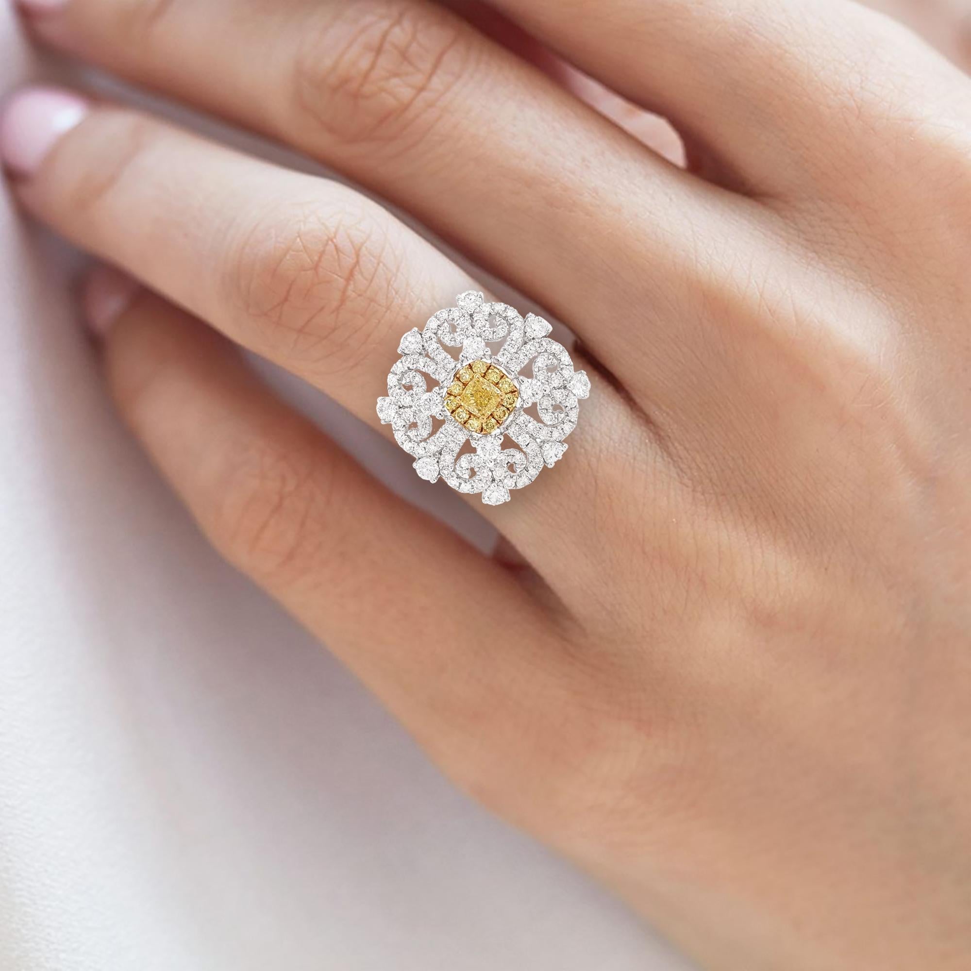 Certified Yellow Diamond White Diamond 18K Gold Cocktail Ring In New Condition For Sale In Hong Kong, HK