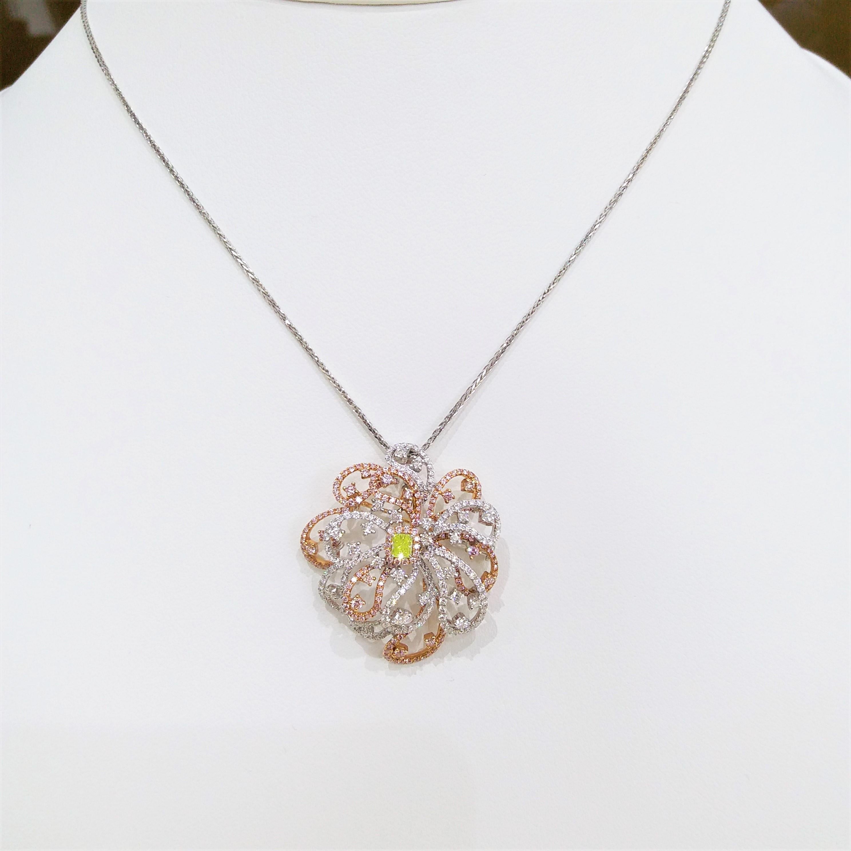 Certified Green Diamond Argyle Pink Diamond Platinum Pendant-Brooch Two Way In New Condition For Sale In Hong Kong, HK
