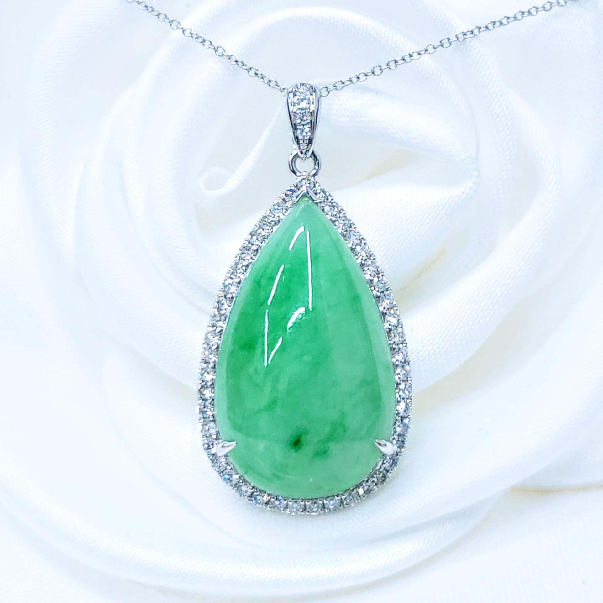 Colgante certificado de jade tipo A de Cui Fei y diamante de 0,48 quilates en oro blanco de 18 quilates en Nuevo estado para la venta en KOWLOON, HK