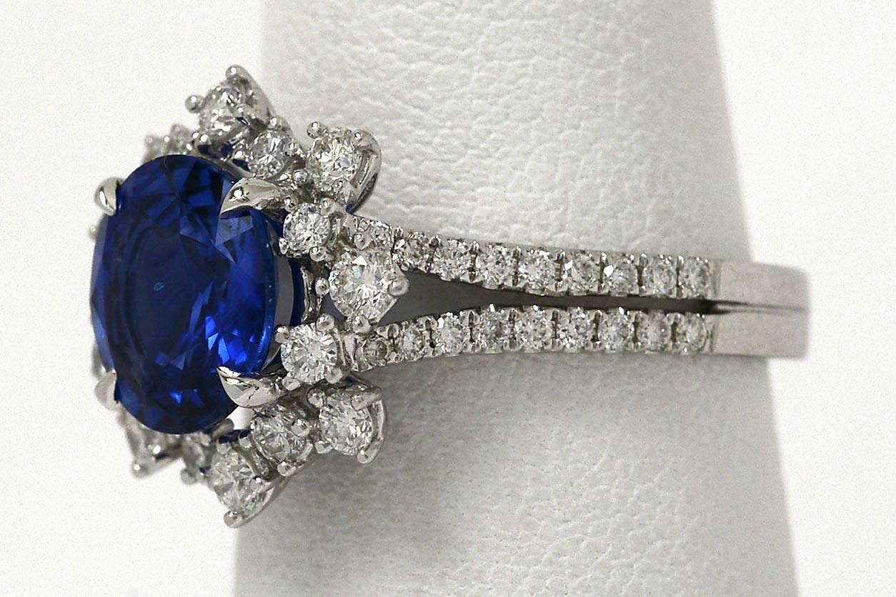 Certified Fine Blue Sapphire 3.77 Carat Diamond Engagement Ring In Good Condition In Santa Barbara, CA