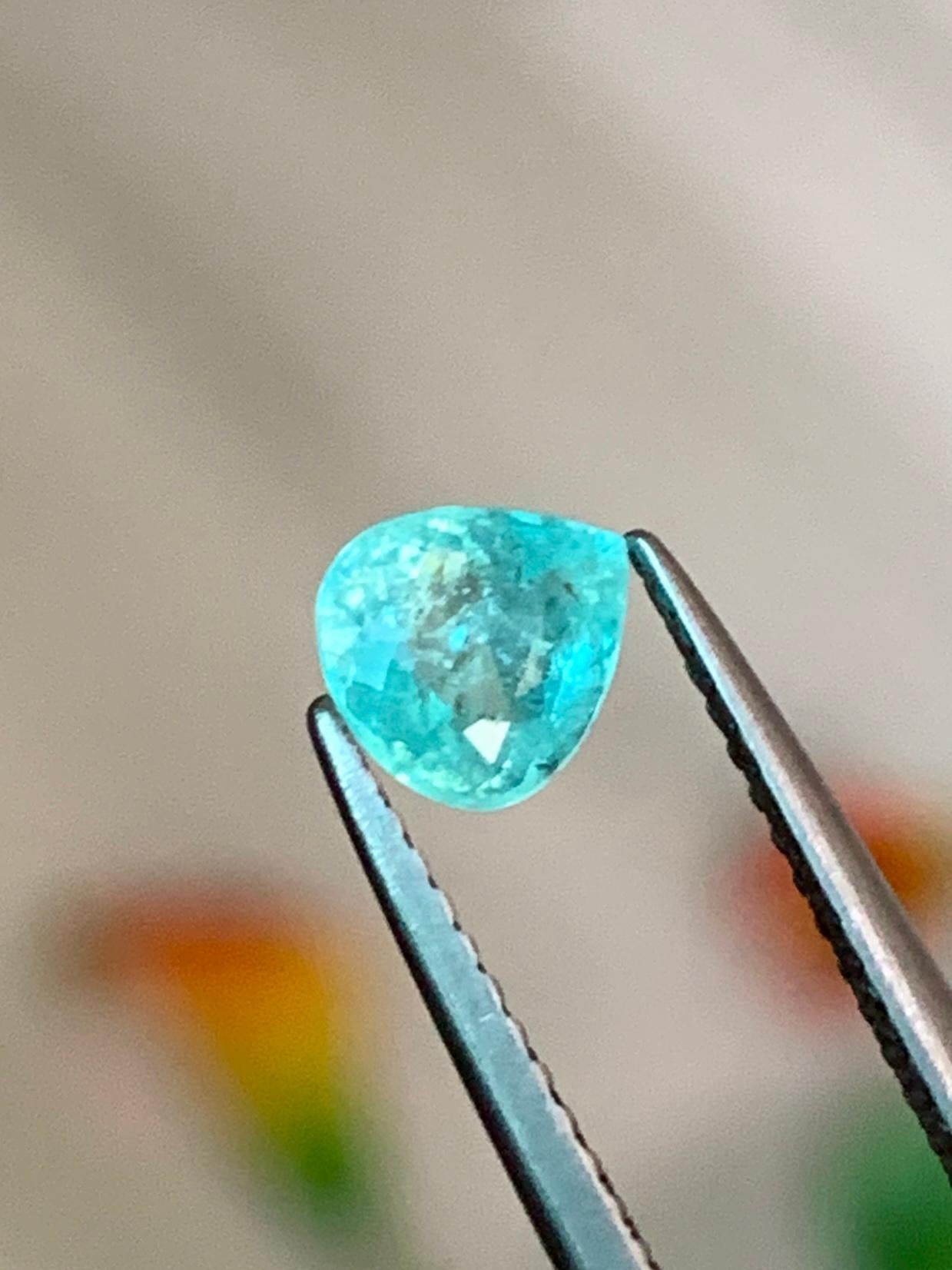 Certified Fine Grade Natural Eye Catching Blue Paraiba Tourmaline 0.69 Cts In Excellent Condition For Sale In บางรัก, TH