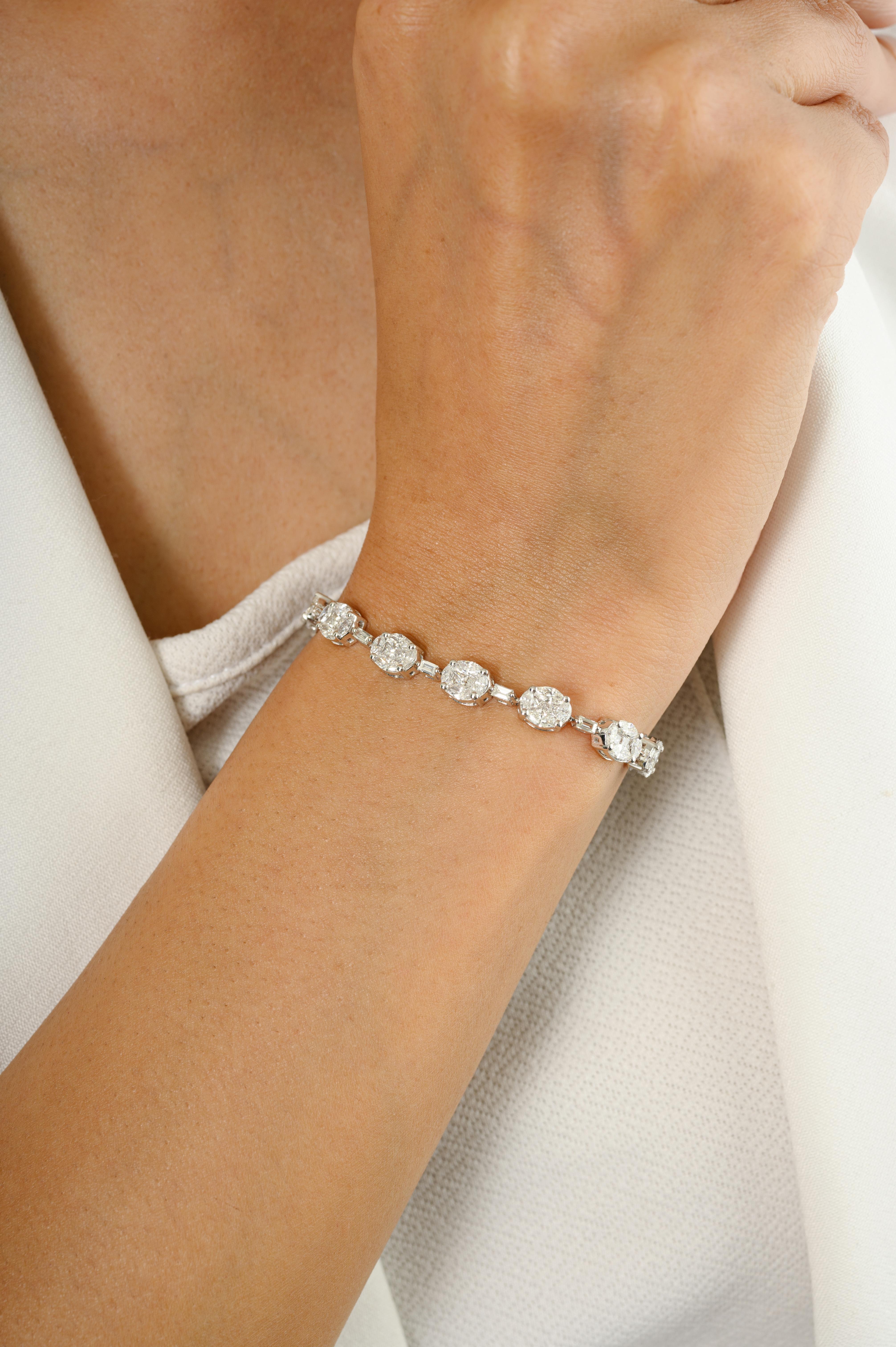Dieses zertifizierte lupenreine Diamant-Verlobungsarmband für Mama aus 18-karätigem Gold ist mit funkelnden natürlichen Diamanten von 4,95 Karat besetzt. 
Der April-Geburtsstein Diamant bringt Liebe, Ruhm, Erfolg und Wohlstand.
Entworfen mit