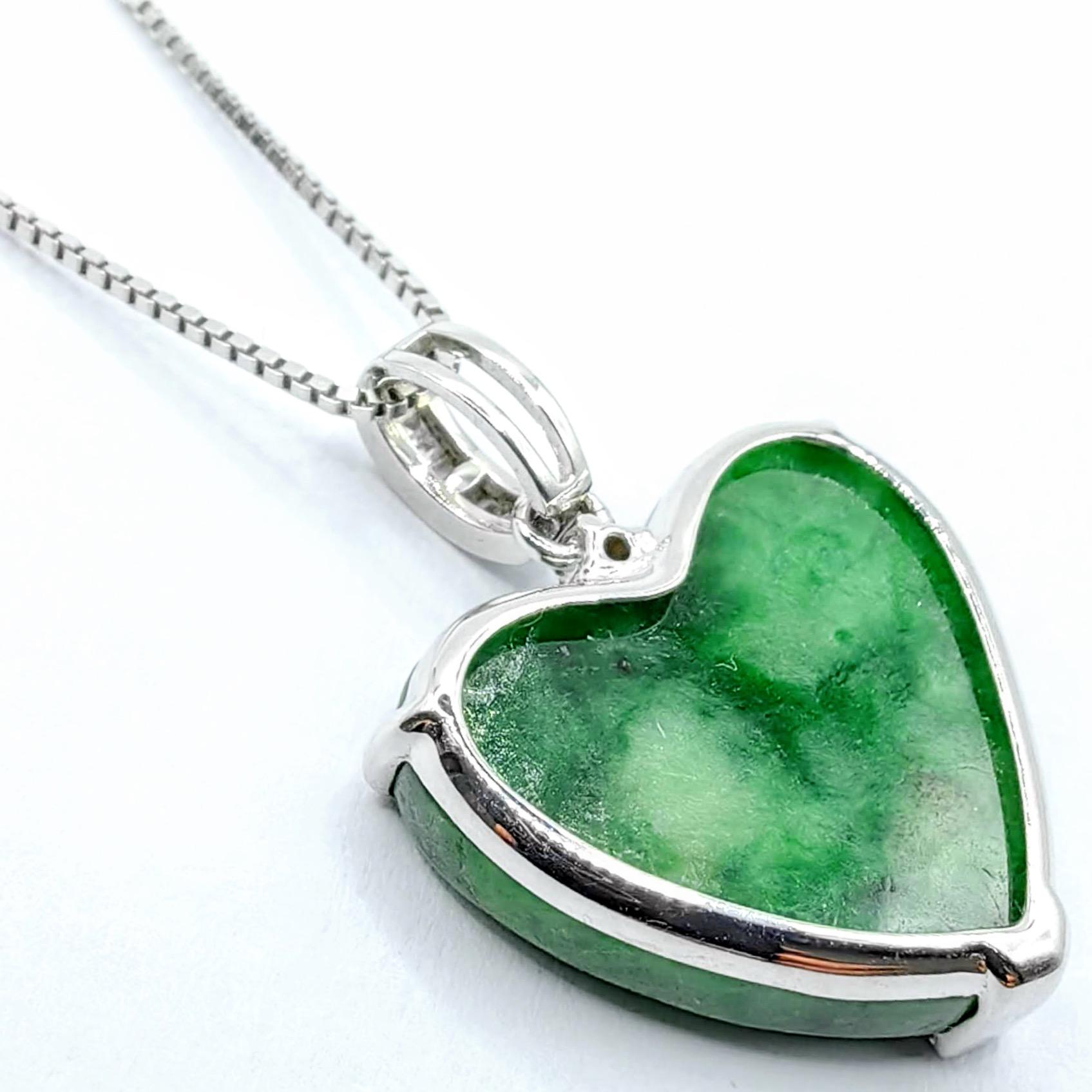 Contemporary Certified Flower Green Heart-Shaped Jade Round Baguette Diamond 18K Gold Pendant For Sale