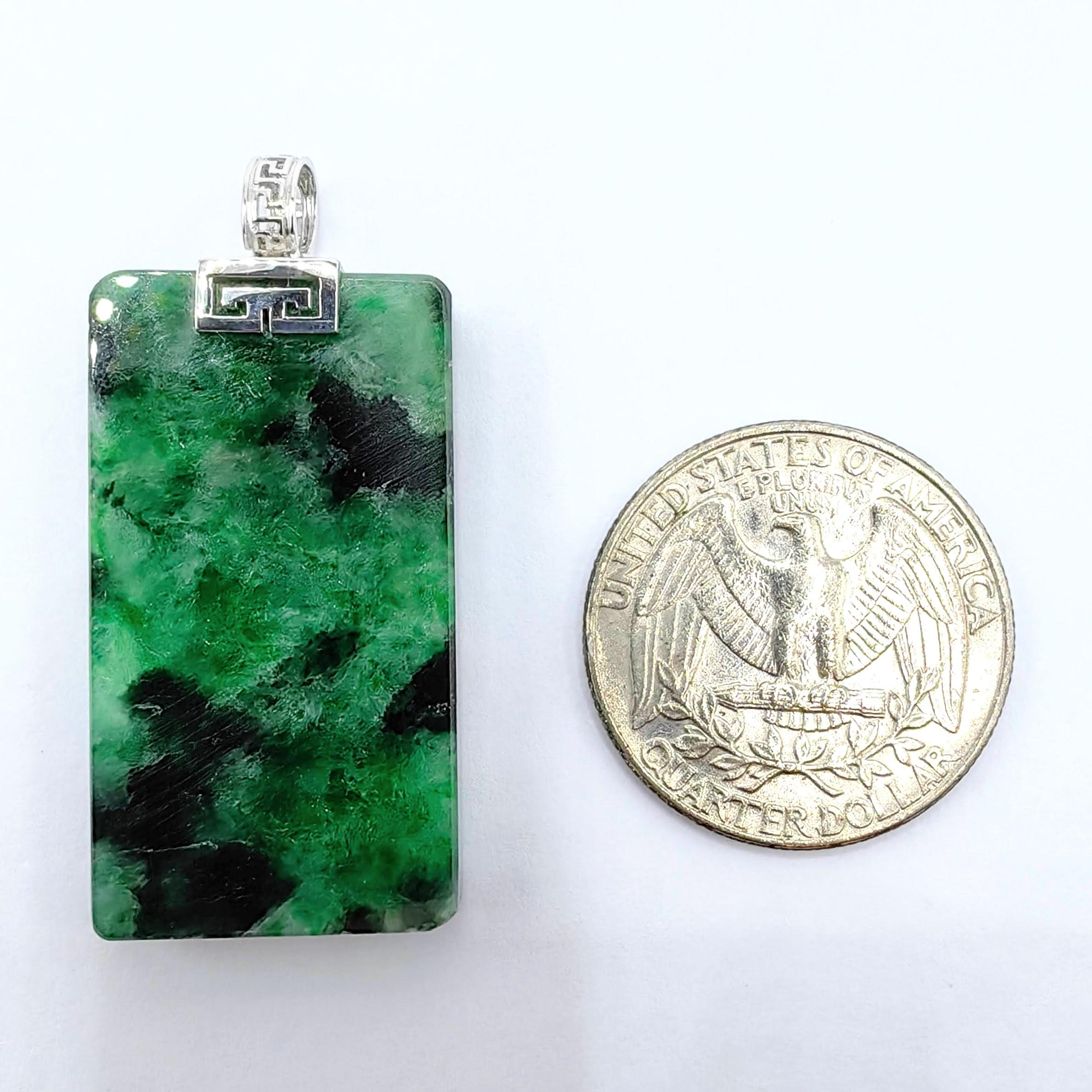 Pendentif de paix en jadéite verte certifiée avec attache en or 18 carats en forme de clé chinoise Neuf - En vente à Wan Chai District, HK