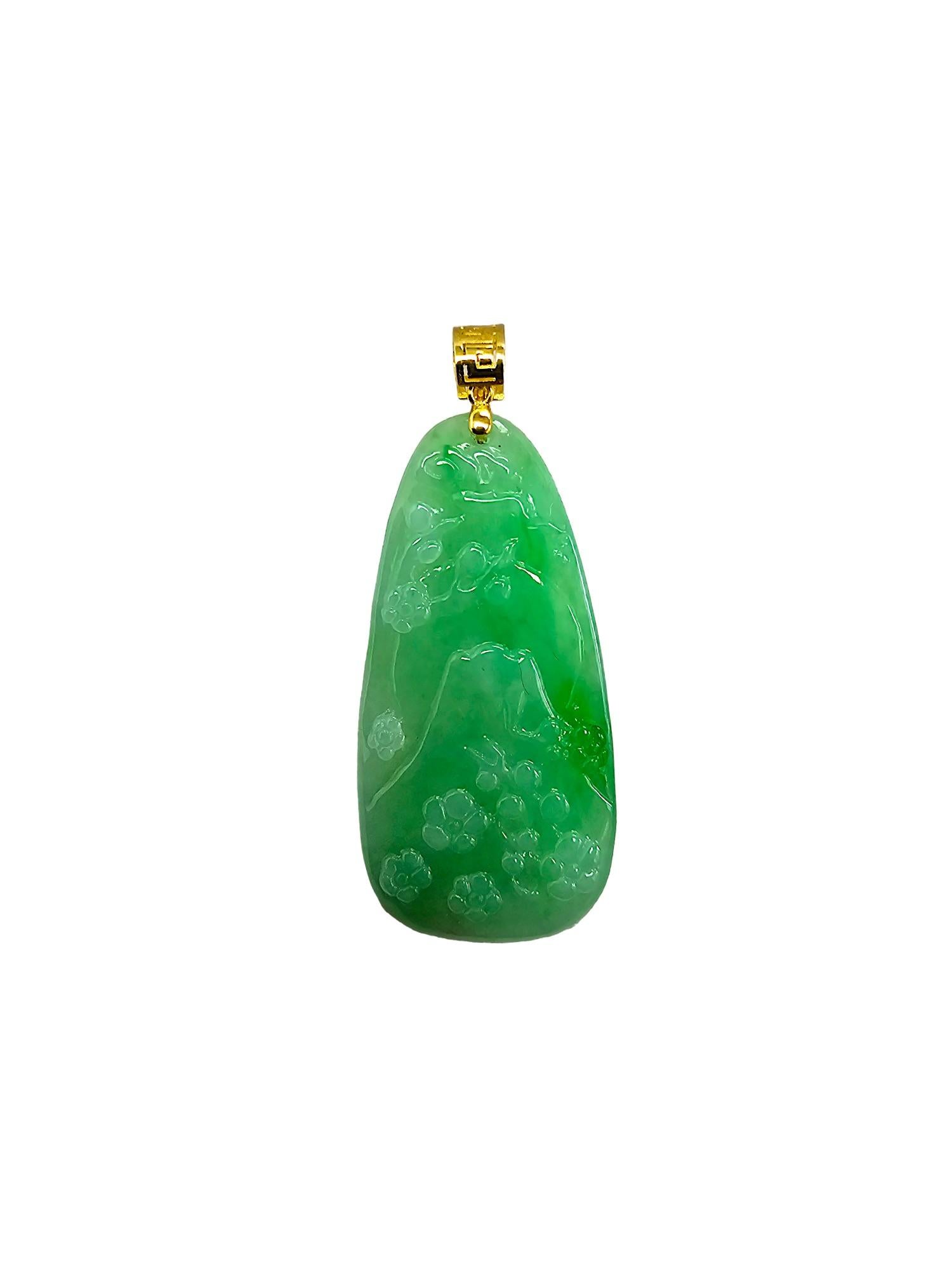 Certified Fuji Japan Carving Burmese A-Jade Jadeite Pendant w 18K Yellow Gold In New Condition For Sale In Kowloon, HK