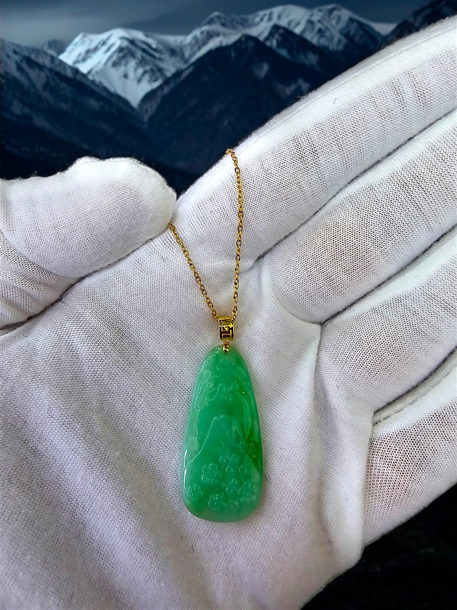 Certified Fuji Japan Carving Burmese A-Jade Jadeite Pendant w 18K Yellow Gold For Sale 1