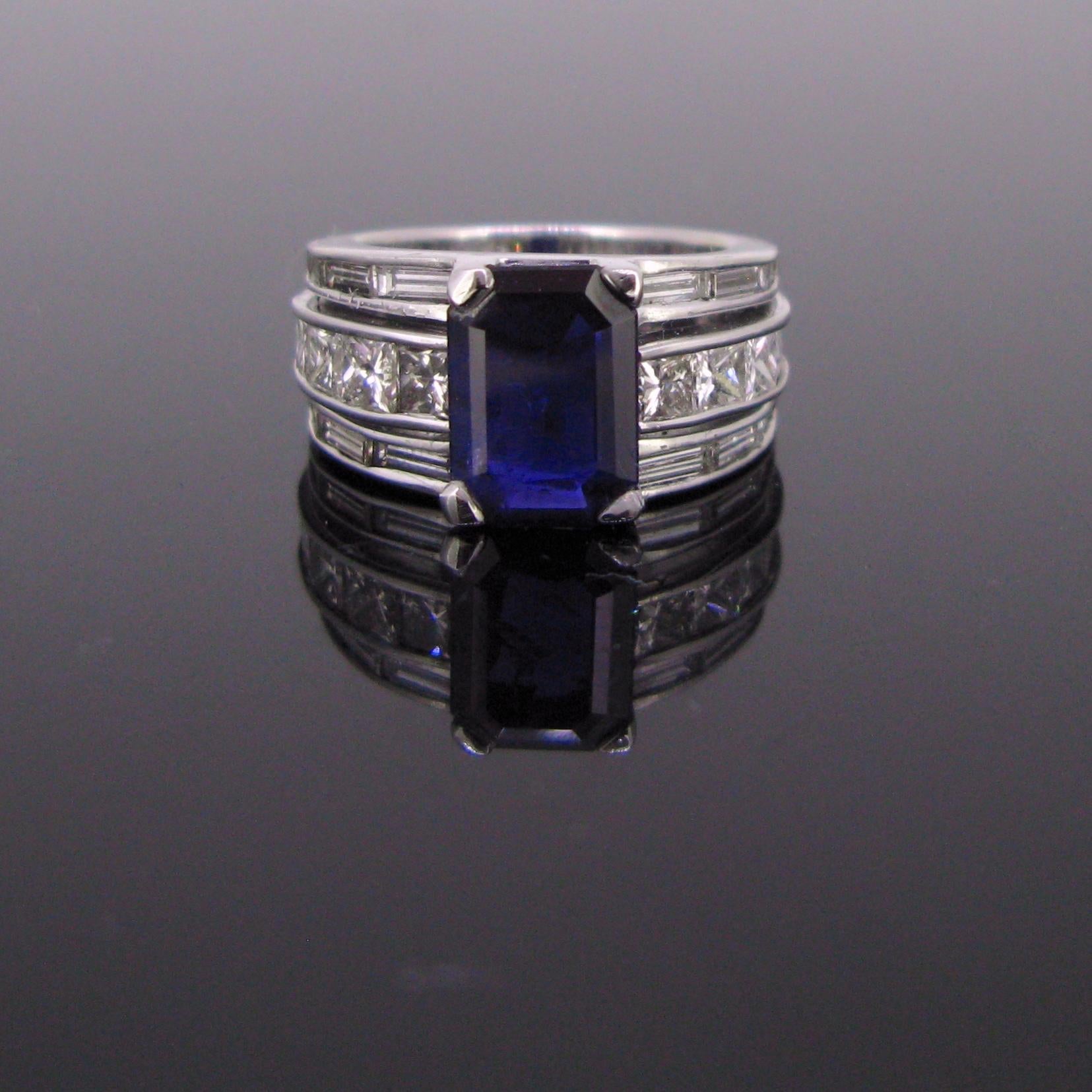 This band ring is fully made in 18kt white gold. It is set with a deep navy blue colour change sapphire weighing 2.91ct. It comes with the testing card for the GCS lab (London) stating it is from Ceylon, with no indication of heating. It is