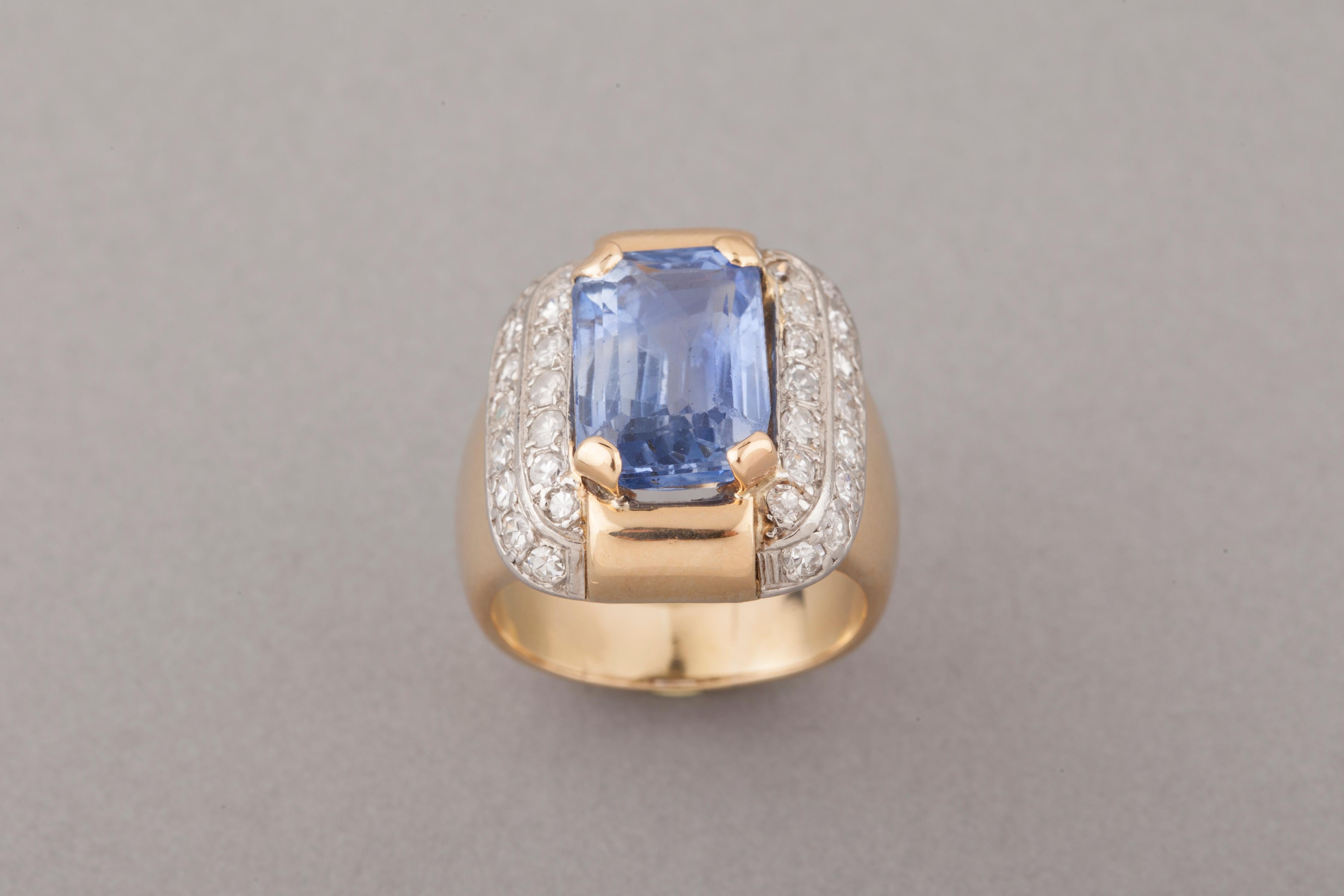  Certified Gold and  7.50 Carat Sapphire French Ring

Very beautiful  ring, set with gold 18K, platinum, diamonds and a Ceylan Sapphire of circa 7.5 carats, made in France circa 1950. 
 The sapphire is certified no heat no treatment from Ceylan.