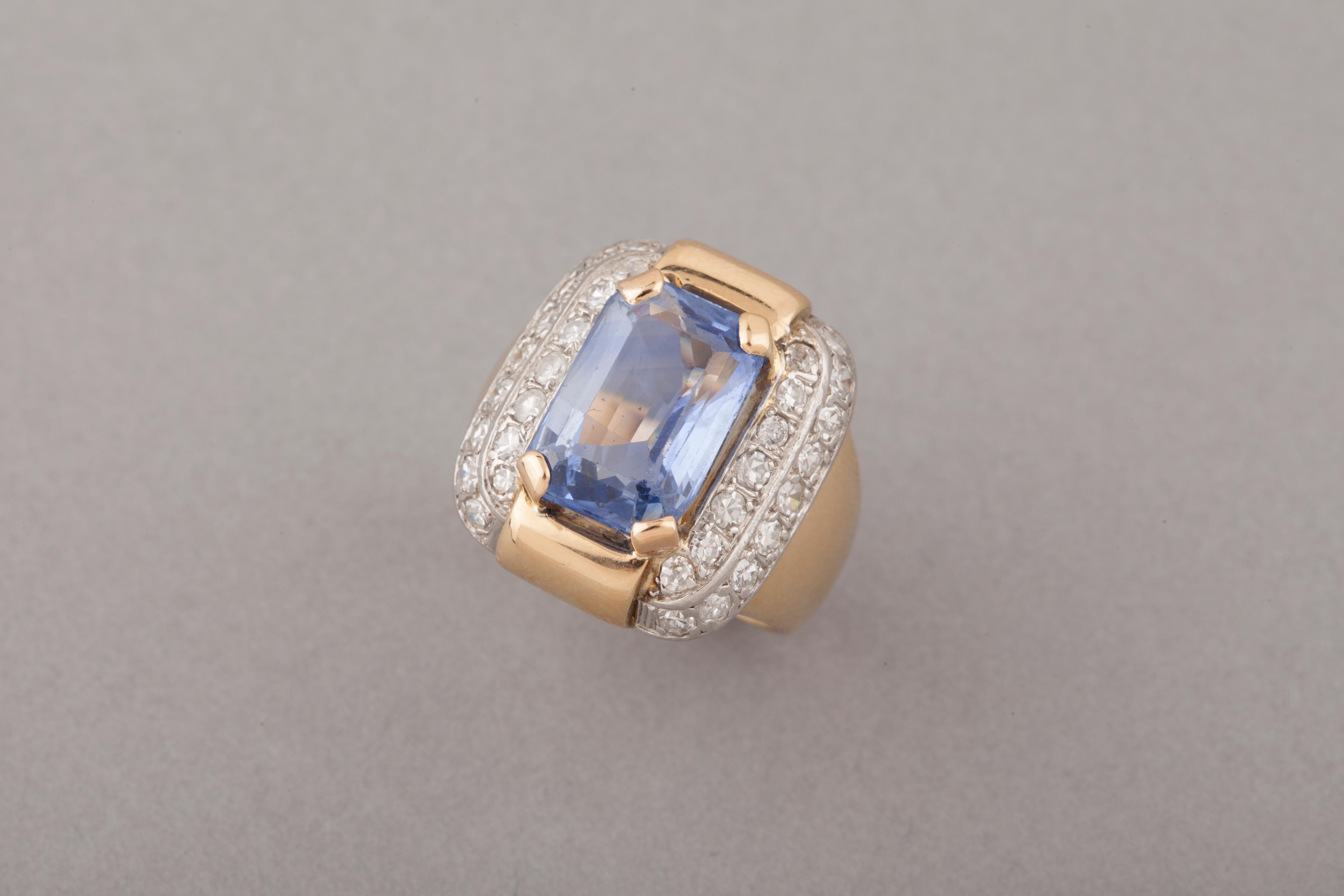 Women's Certified Gold and 7.50 Carat Sapphire French Ring For Sale