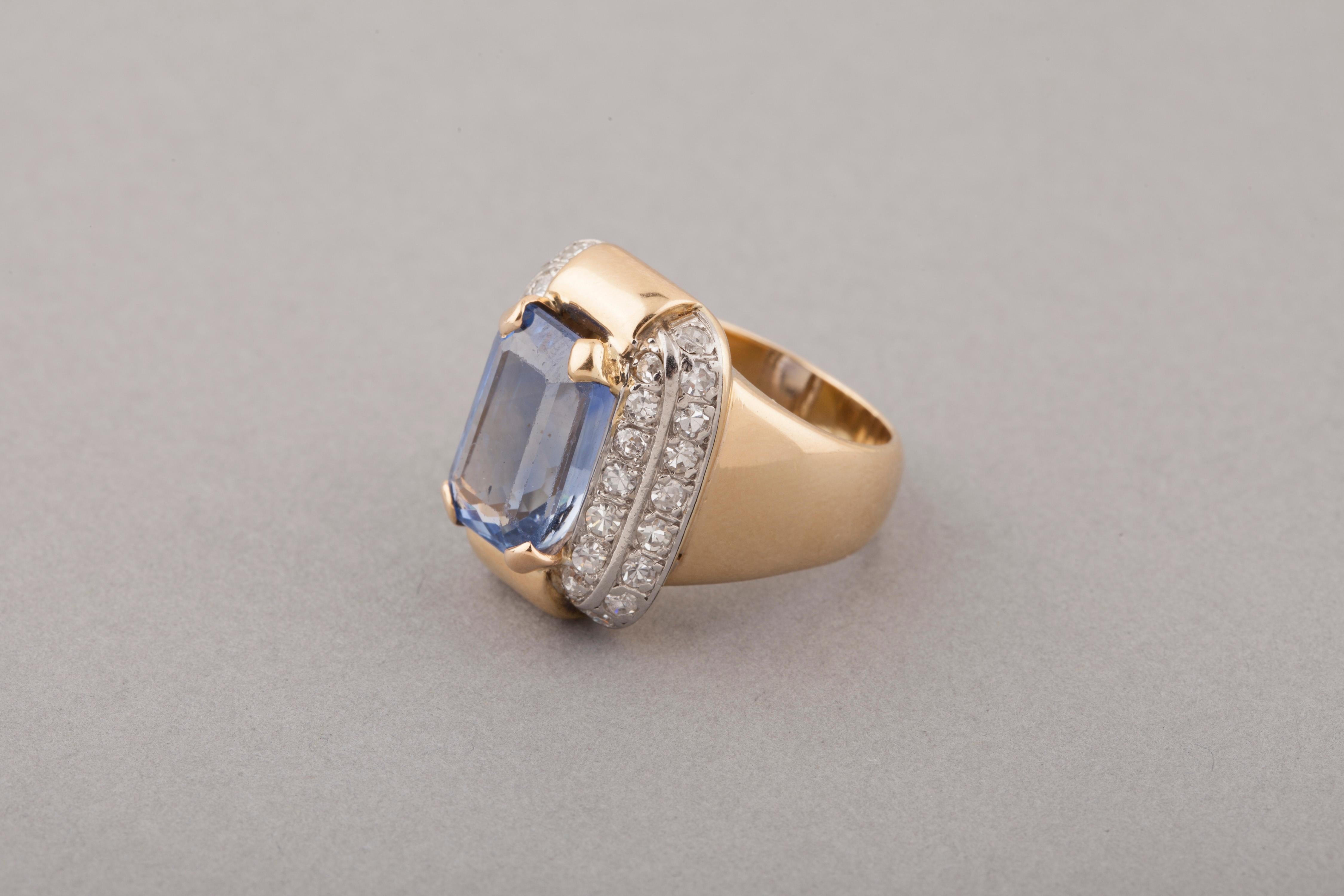 Certified Gold and 7.50 Carat Sapphire French Ring For Sale 1