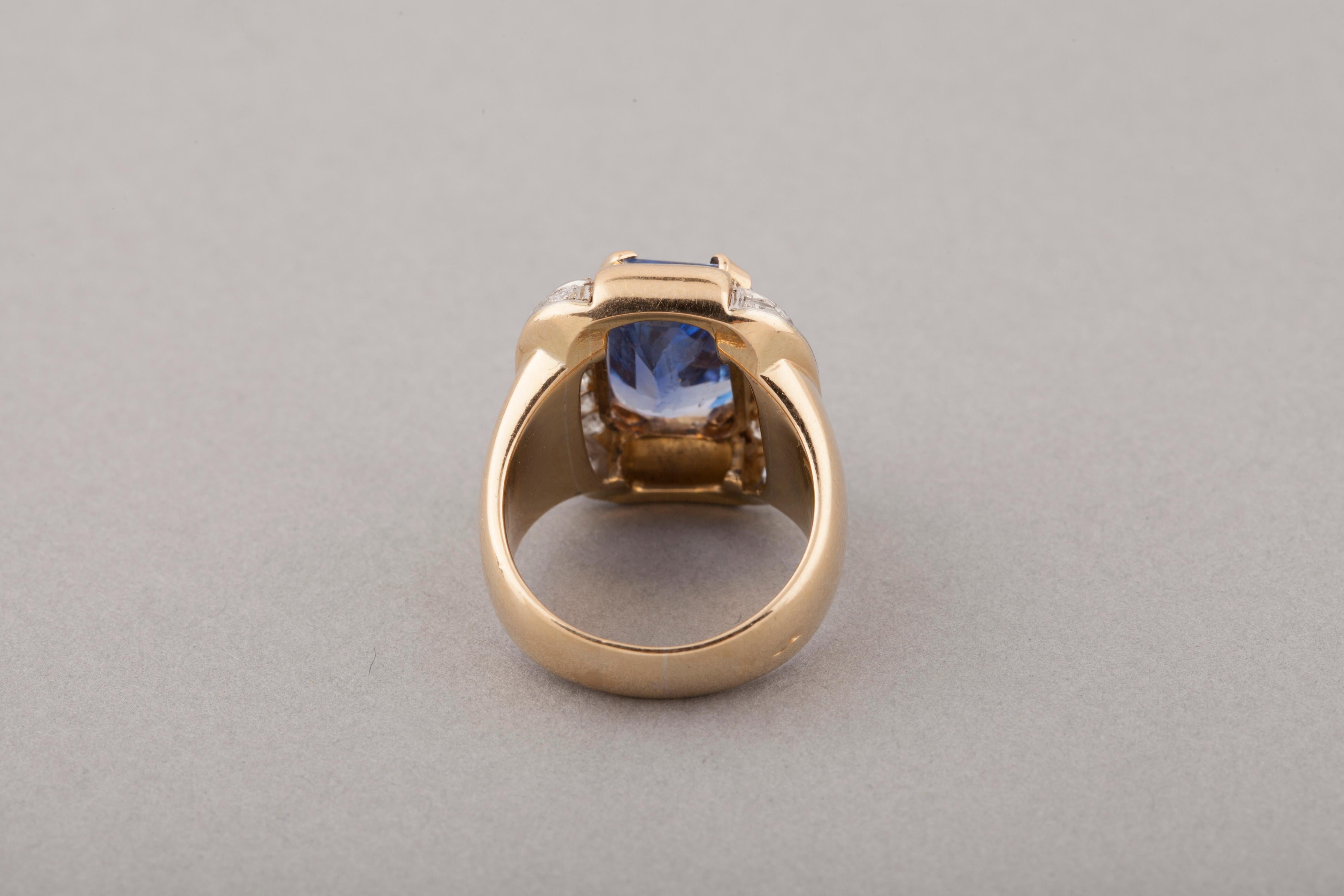 Certified Gold and 7.50 Carat Sapphire French Ring For Sale 2