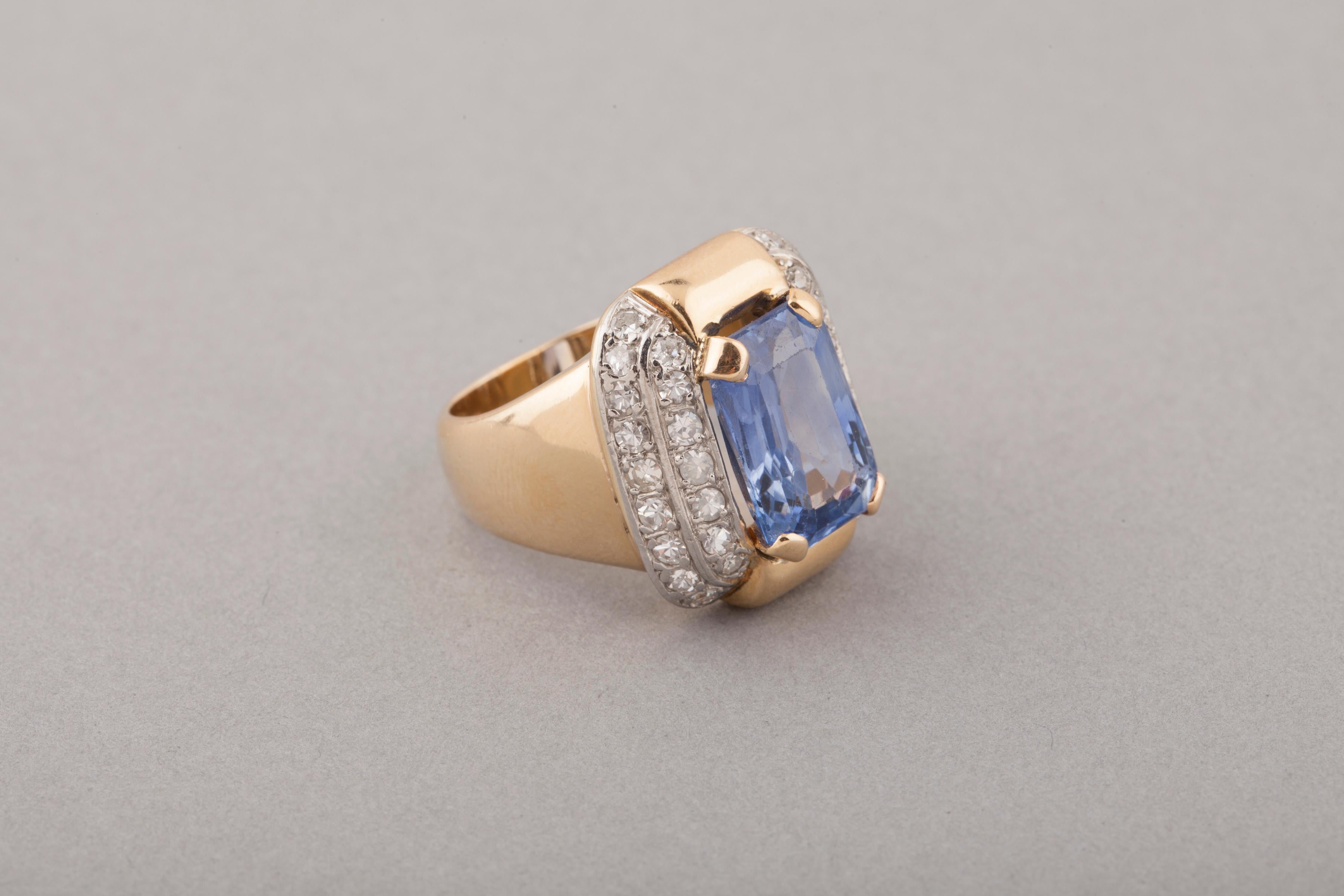 Certified Gold and 7.50 Carat Sapphire French Ring For Sale 3