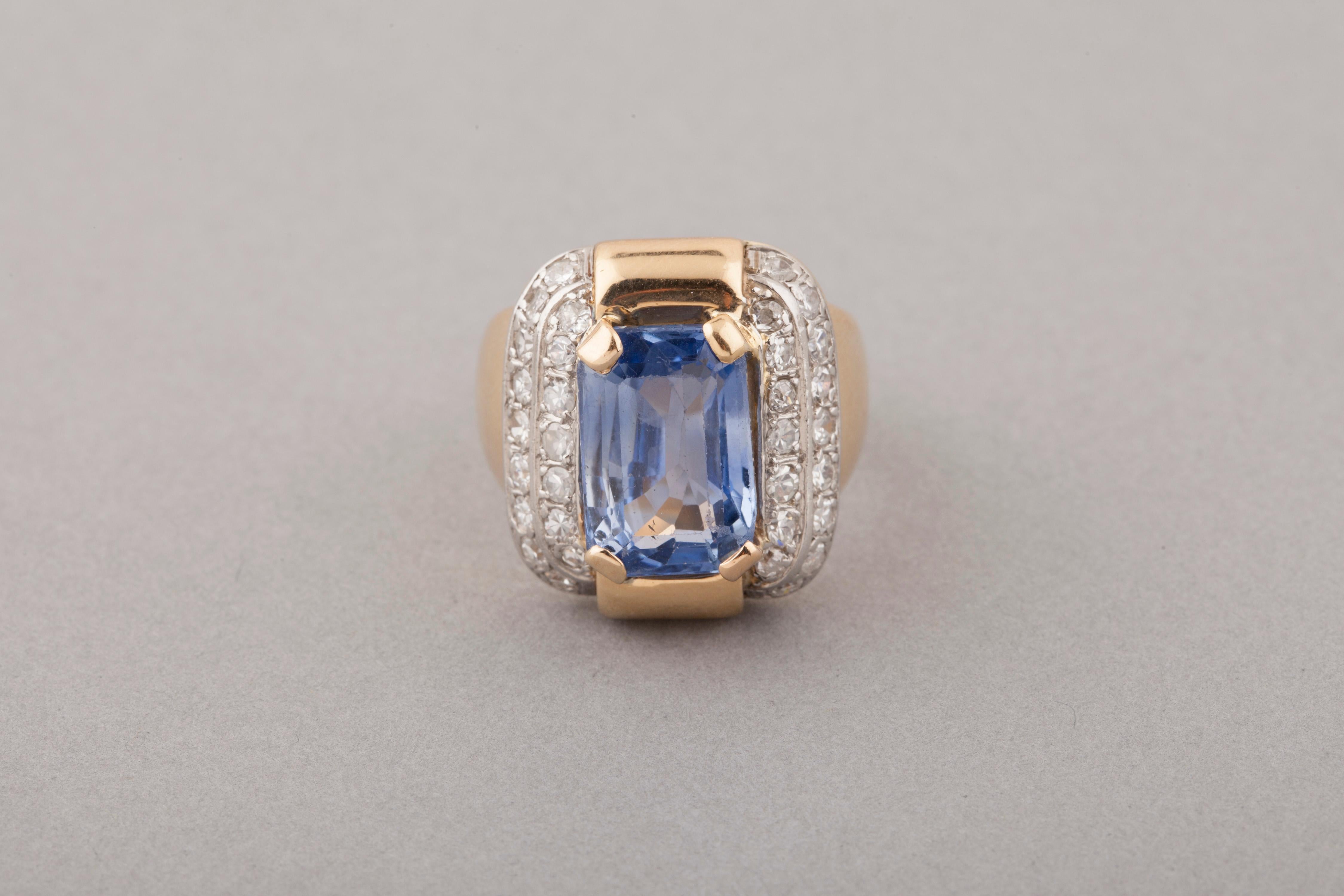 Certified Gold and 7.50 Carat Sapphire French Ring For Sale 4