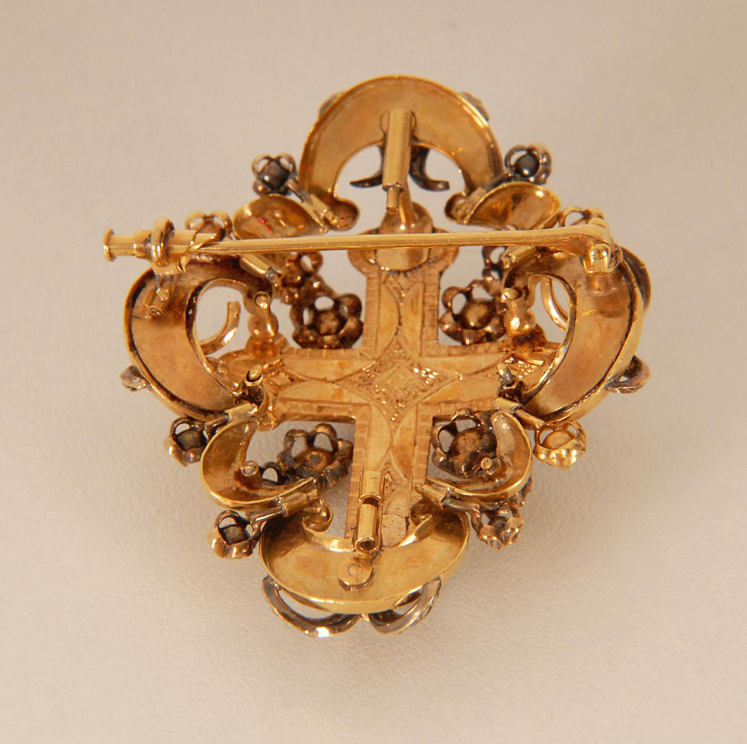 Certified Gold Diamond Renaissance Cross Rose Cut Diamond Enamel Vitrine Object For Sale 3