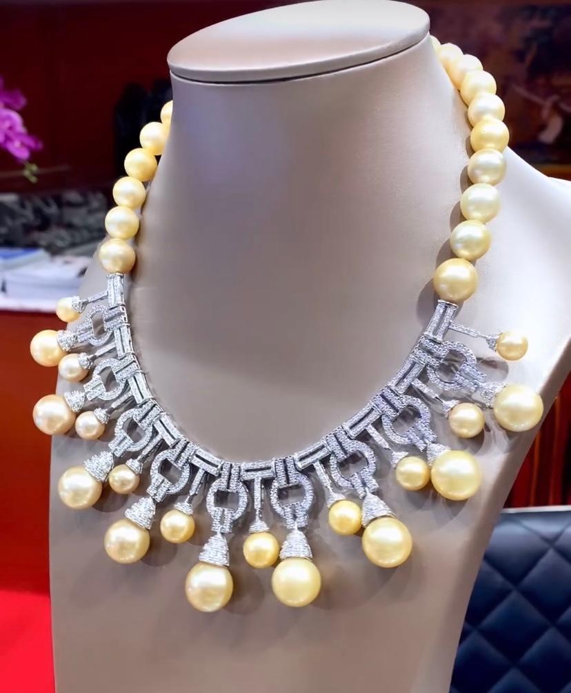 Certified Golden South Sea Pearls  8.00 Ct Diamonds 18k Gold Art Decó Necklace In New Condition For Sale In Massafra, IT