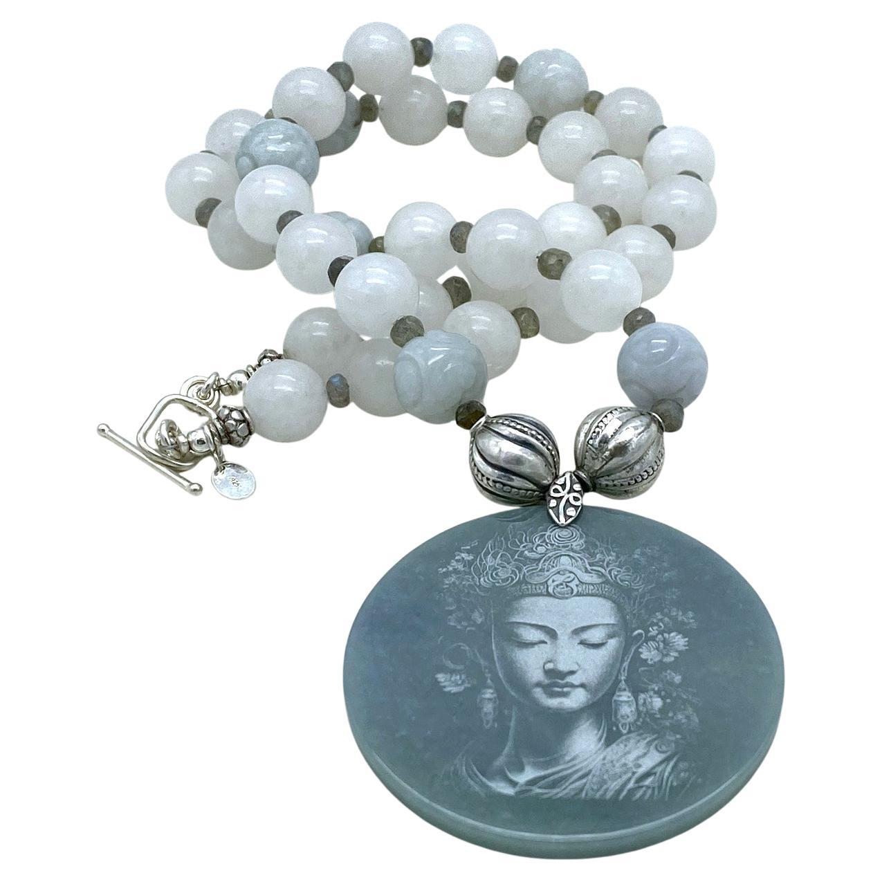 Donna Certified Grade A Jadeite Guanyin Pendant Necklace in vendita