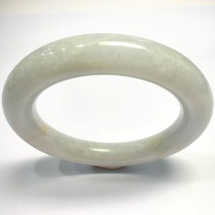 Zertifizierter, grauweißer, pulverartiger „Fenzhong“-Jadeit, echter burmesischer Jadeit, klassischer runder Armreif