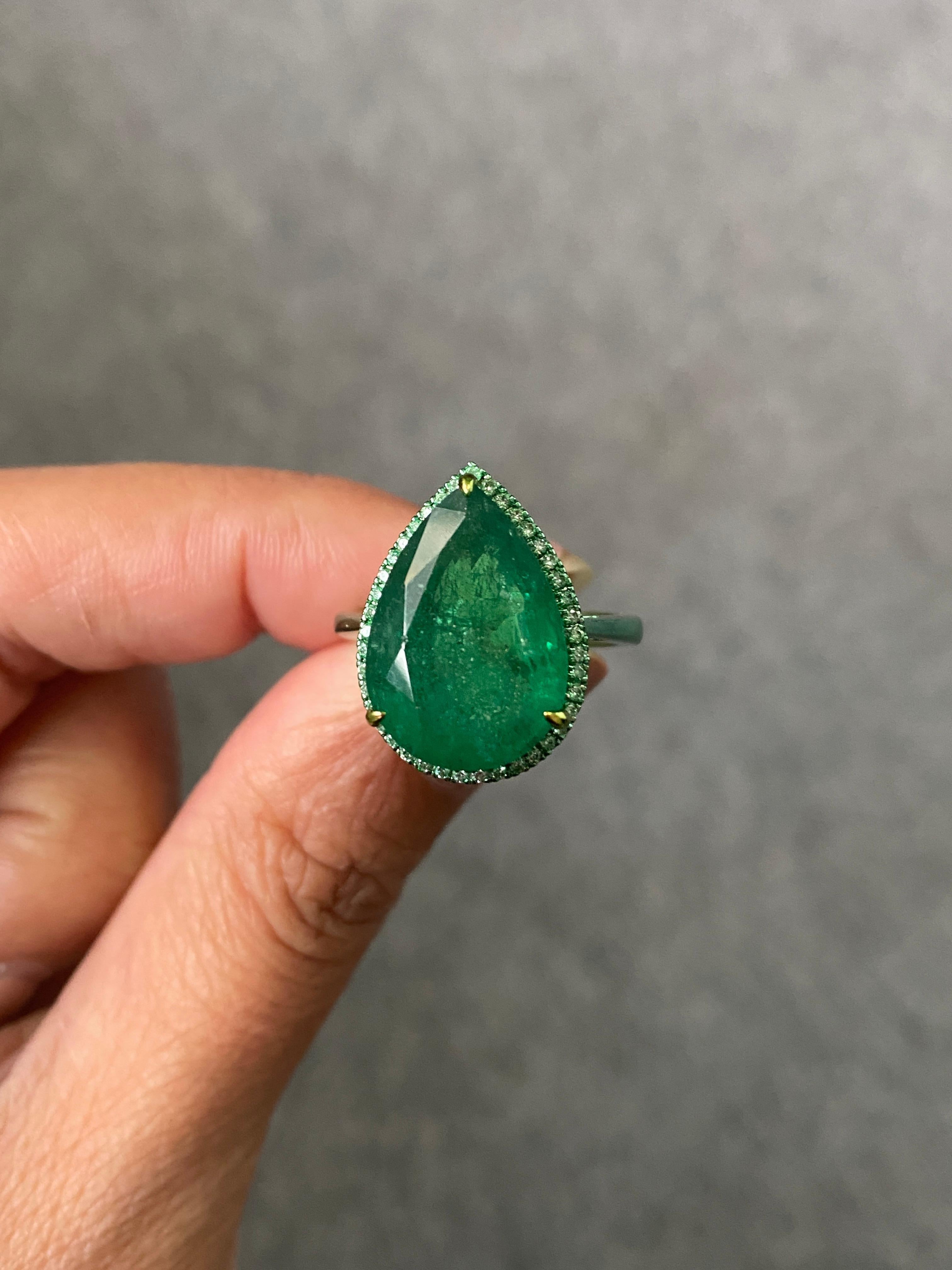 Anello Cocktail con smeraldo e diamante certificato in oro bianco 18 carati e smalto verde da 7,59 carati in vendita 2