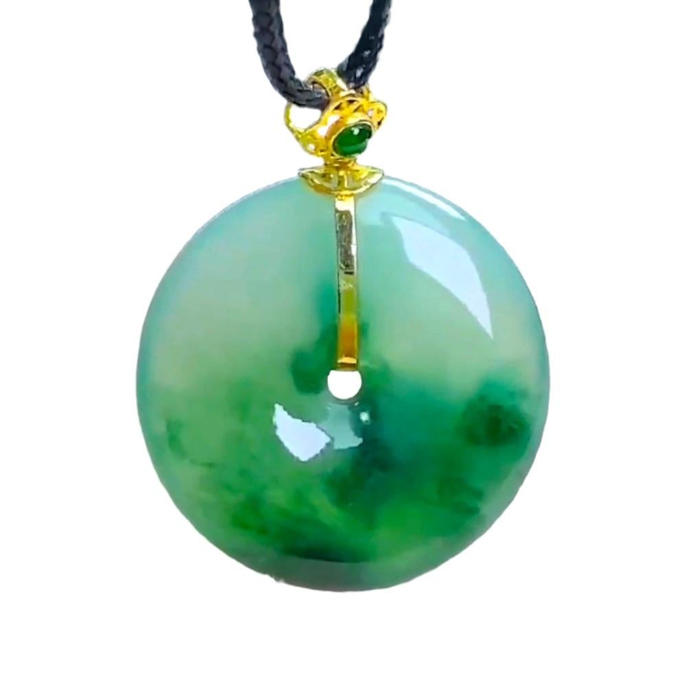 Certified Han Round Donut Burmese Green A-Jade Jadeite 23mm Donut Pendant (with 18K Solid Yellow Gold) 

The Han Round Donut Burmese A-Jadeite Pendant is a distinctly FYORO design, symbolizing the historic Han Dynasty.

Limited to 88 pieces, to