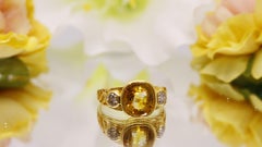 Zertifizierter handgefertigter Ring mit 5CT gelbem Saphir aus 18 Karat Gold mit Diamanten