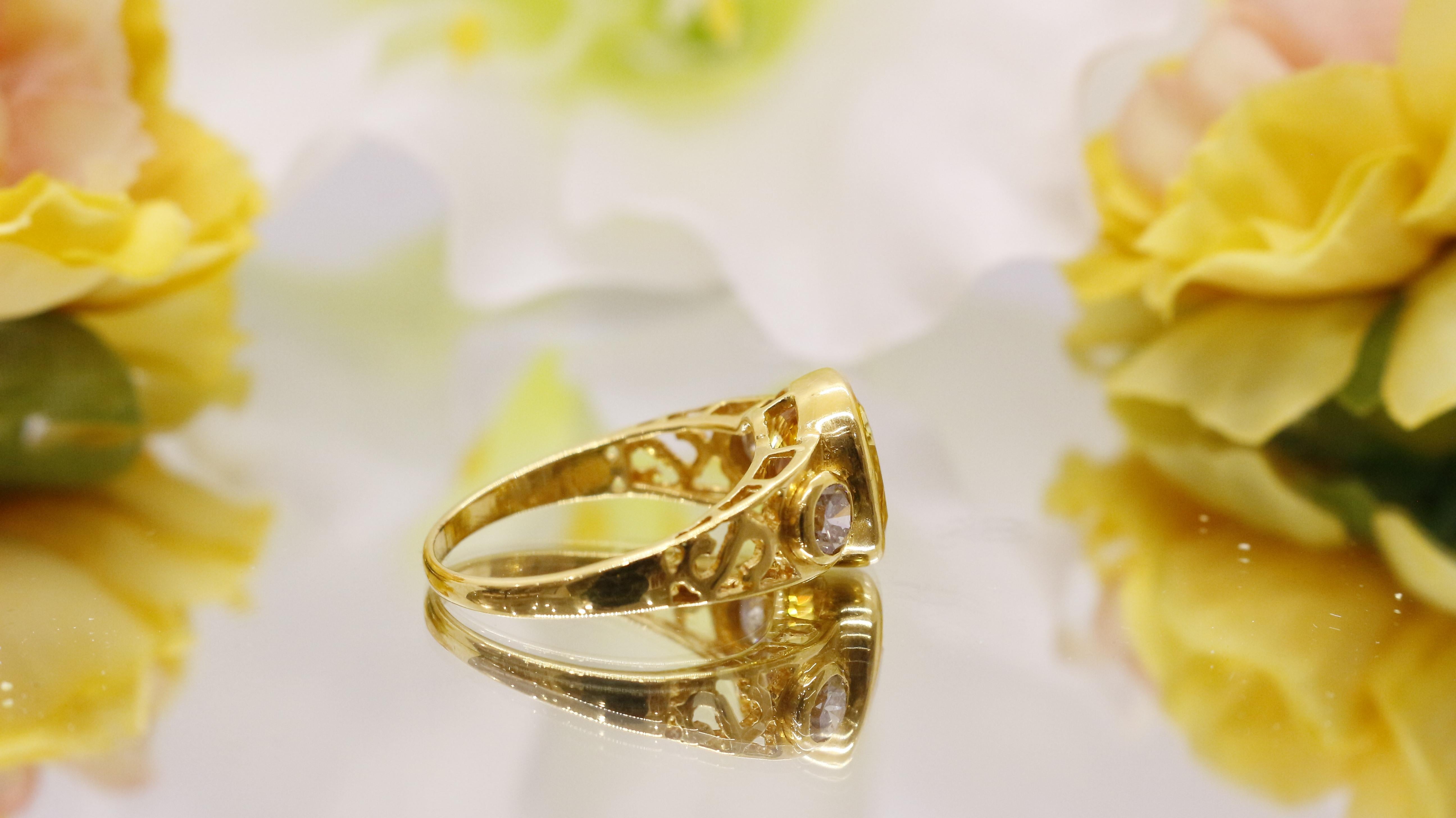 Zertifizierter handgefertigter Ring mit 5CT gelbem Saphir aus 18 Karat Gold mit Diamanten im Zustand „Hervorragend“ im Angebot in Fukuoka City, Fukuoka