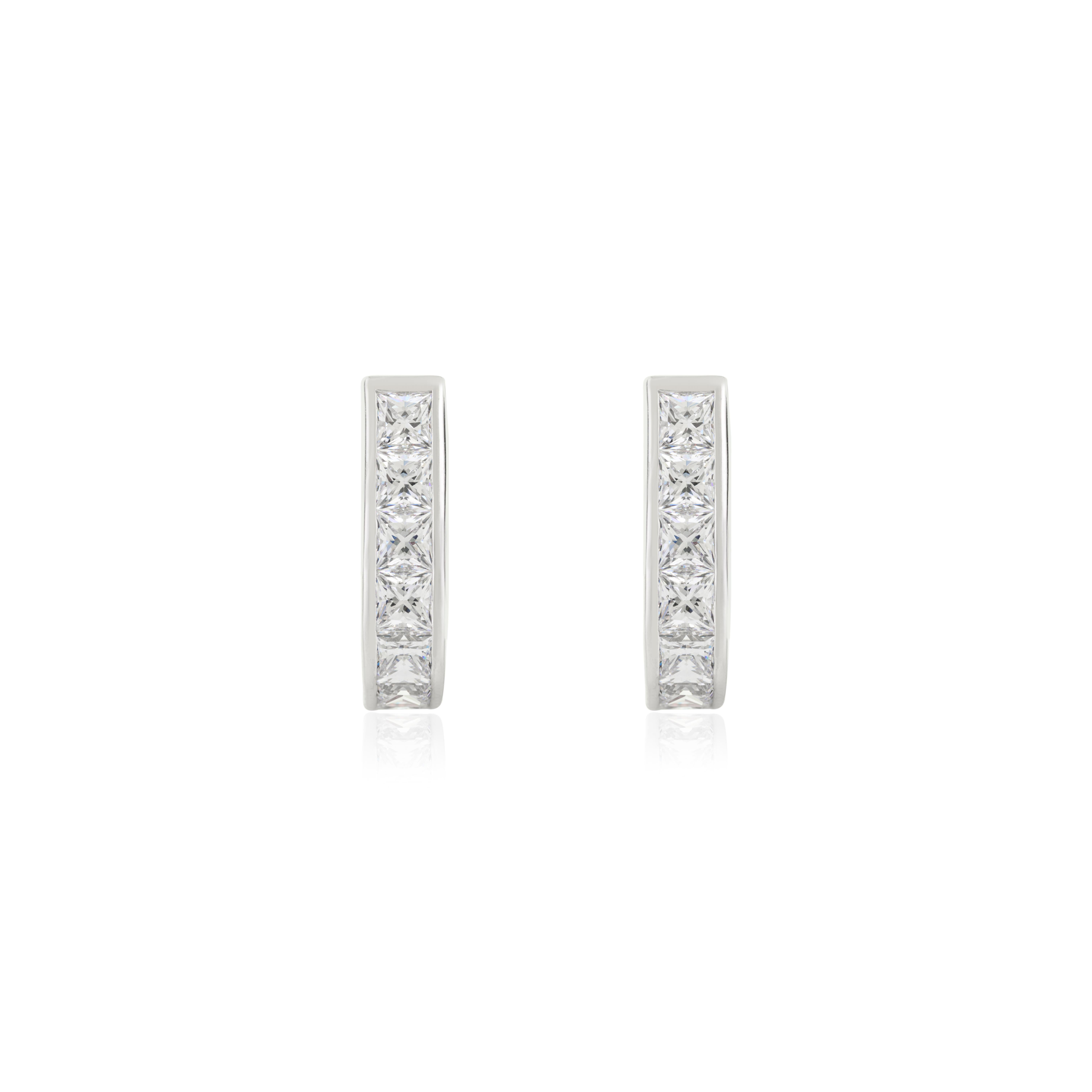 Orecchini da donna con diamanti certificati fatti a mano in argento 925 Regalo di compleanno in vendita 1