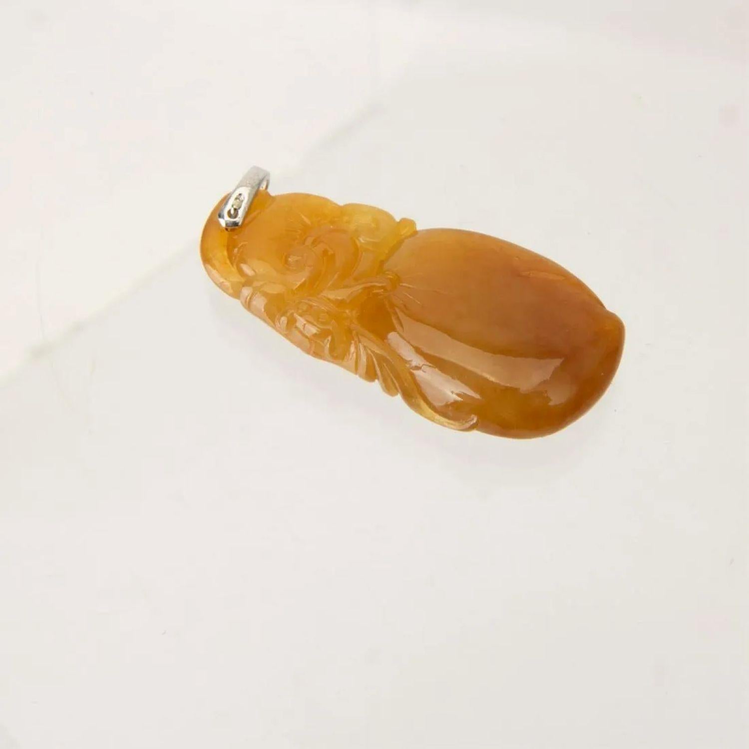 Ciondolo con pesca intagliata di giada naturale marrone miele, fatto a mano e certificato. in vendita 6