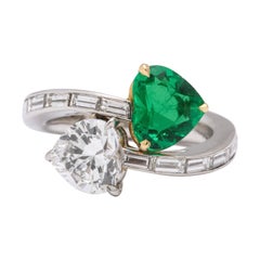 Certified Heart Shape Emerald Diamond Toi et Moi Twin Ring