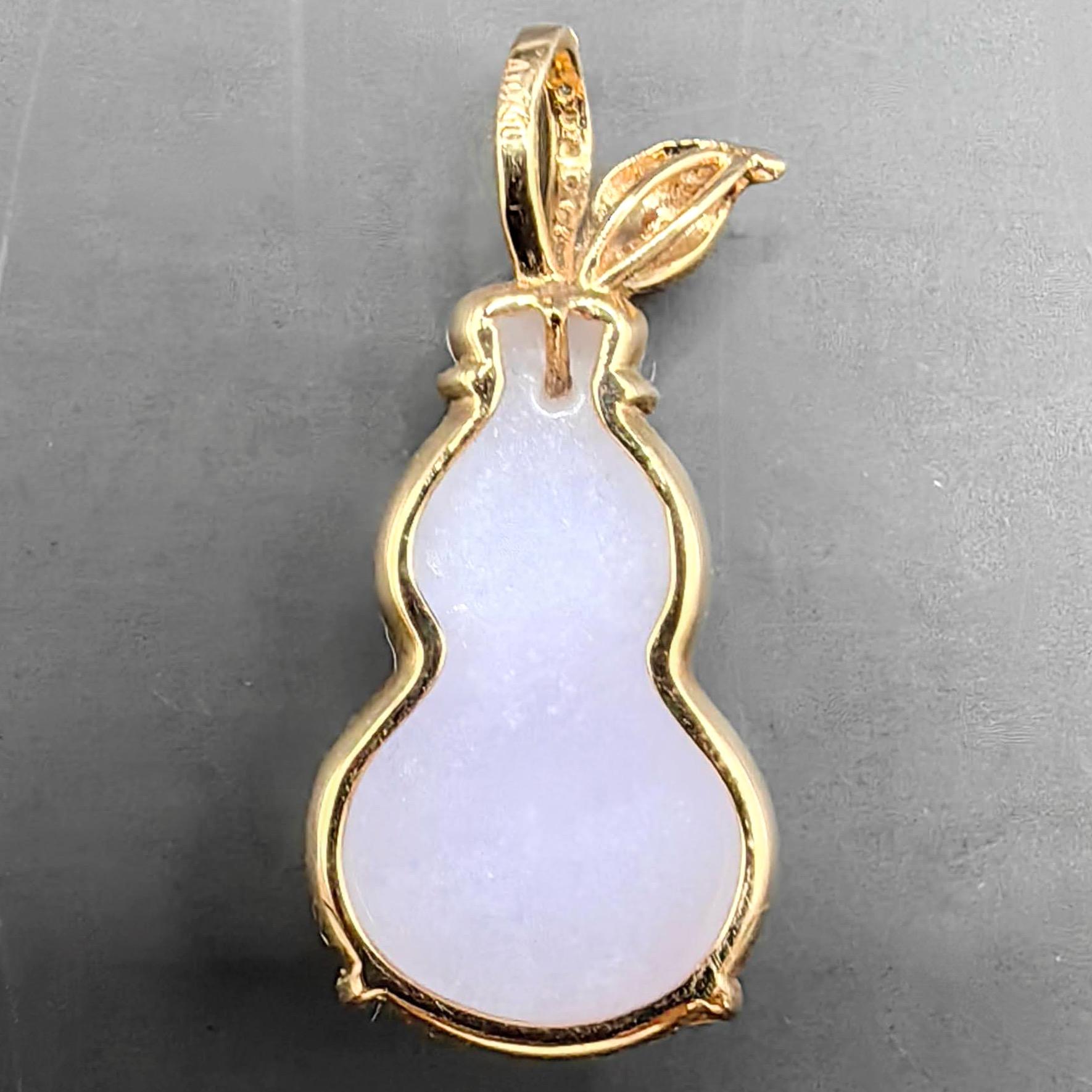 Ciondolo con diamante Calabash in giada lavanda certificata e oro giallo 18 carati in vendita 8