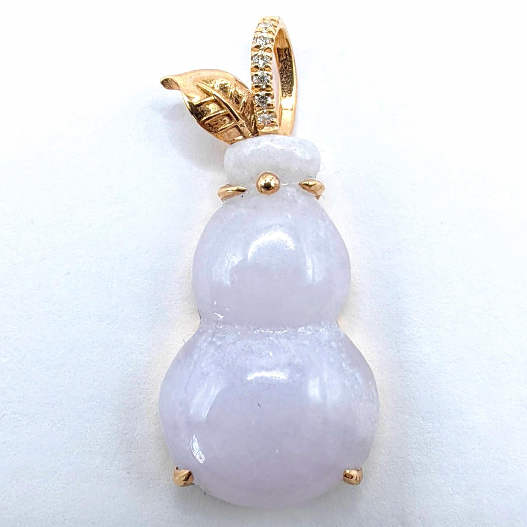 Ciondolo con diamante Calabash in giada lavanda certificata e oro giallo 18 carati In condizioni Nuovo in vendita a Wan Chai District, HK