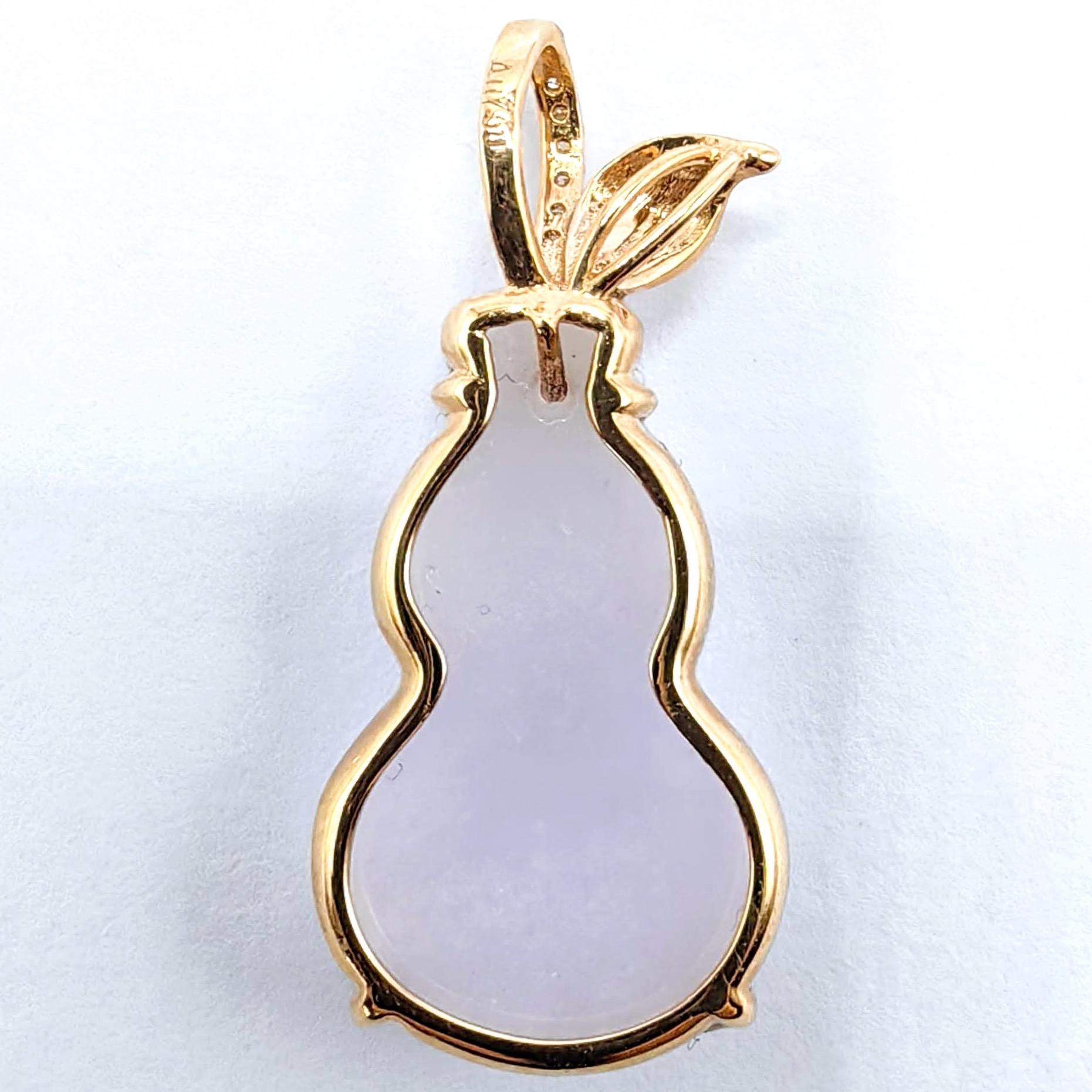 da uomo o donna Ciondolo con diamante Calabash in giada lavanda certificata e oro giallo 18 carati in vendita