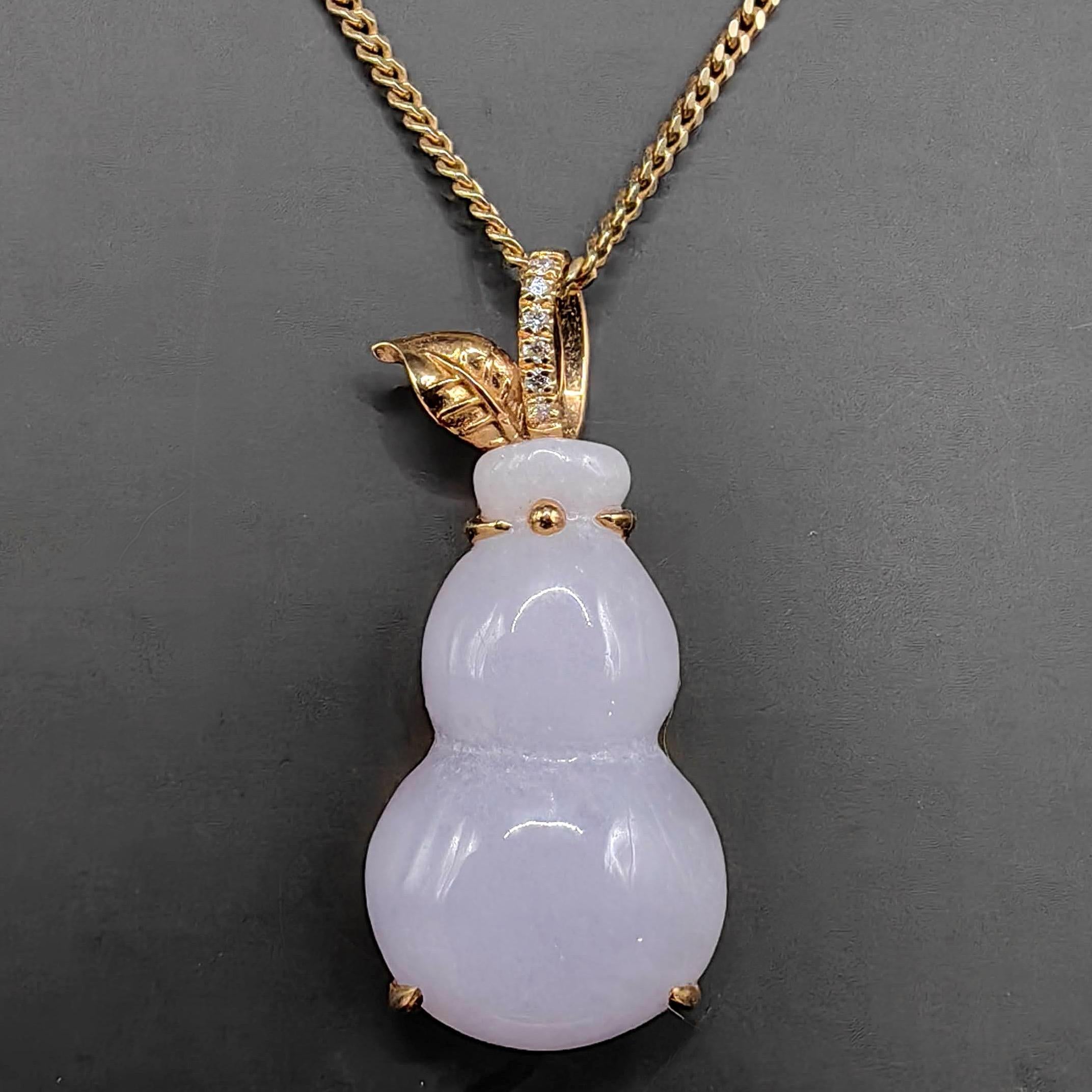 Ciondolo con diamante Calabash in giada lavanda certificata e oro giallo 18 carati in vendita 3