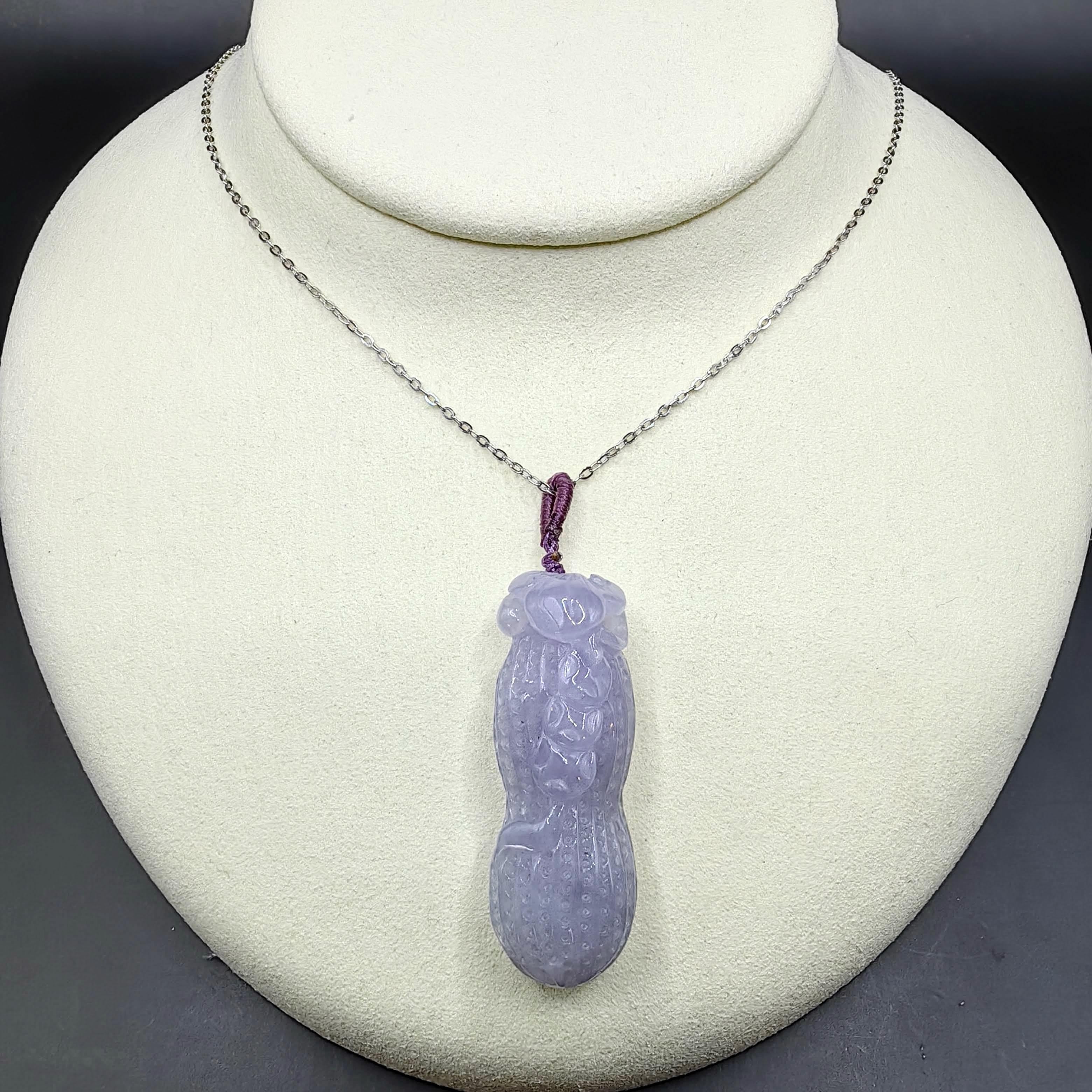 Ice Lavender Jadeite Peanut Pendentif Certifié - Cordon de collier ou bélière en or 18k en vente 10