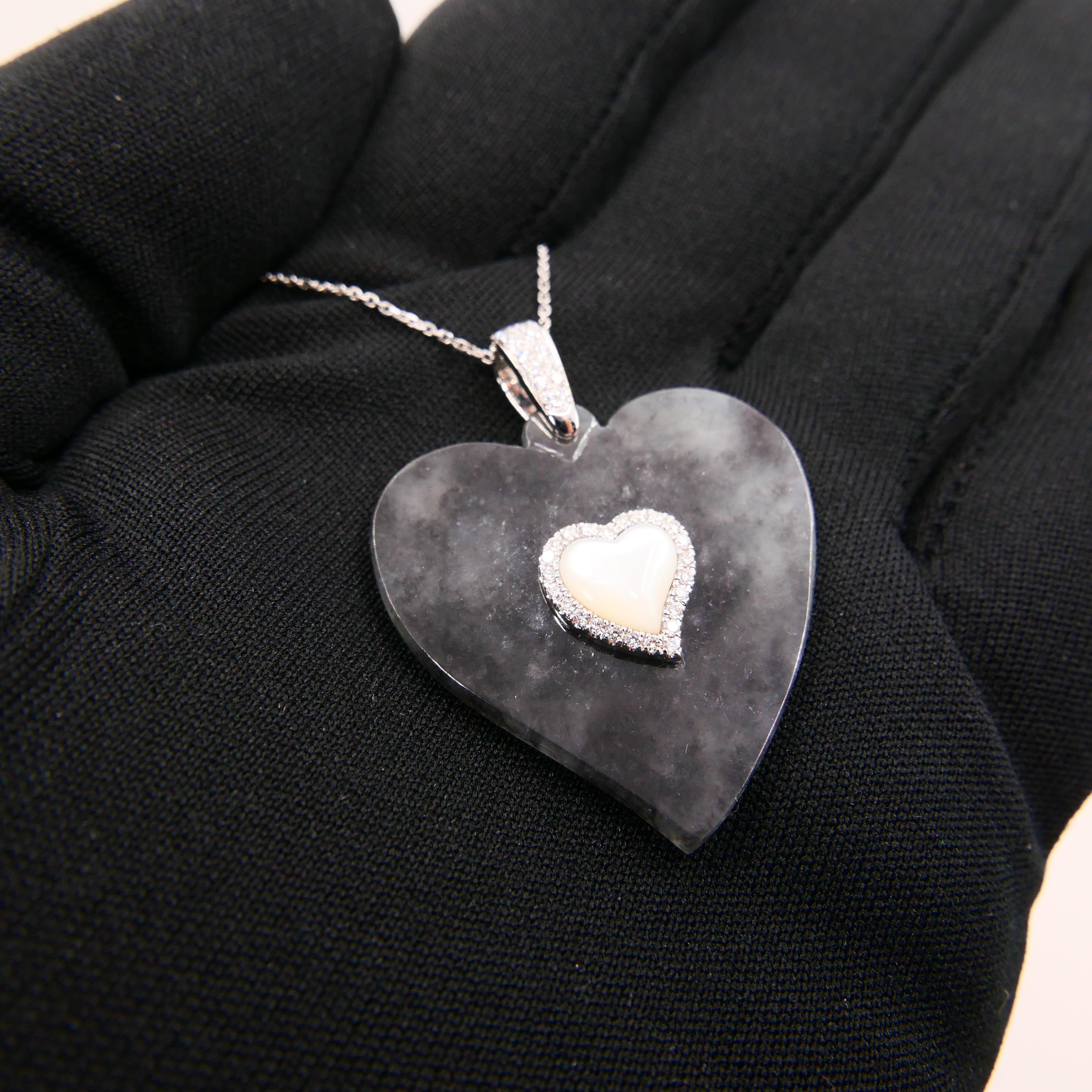 Halskette mit zertifiziertem Herzanhänger aus schwarzer Jade, Diamant und Perlmutt Damen im Angebot