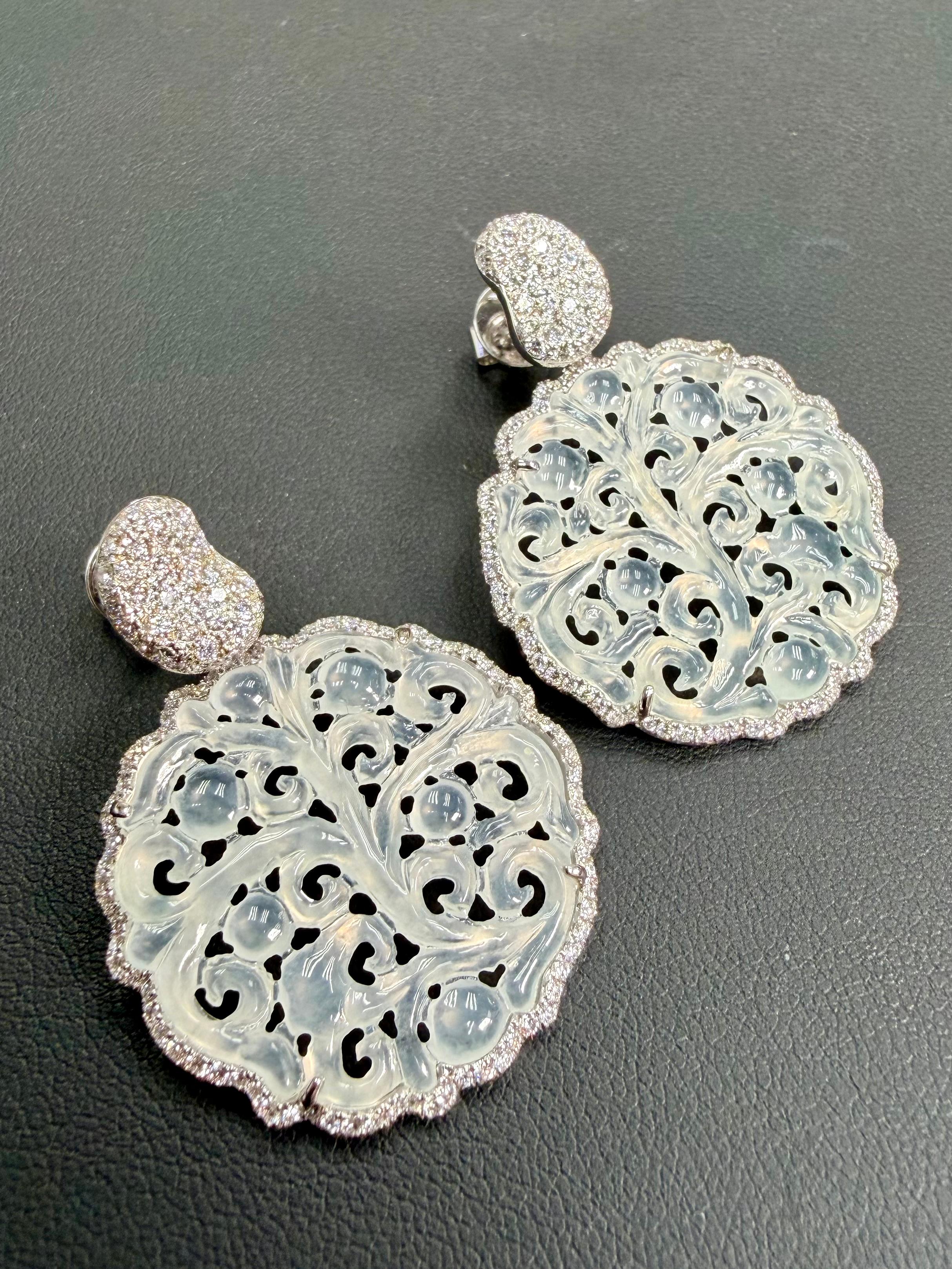 Zertifizierte Icy-Ohrringe aus Jade und Diamanten, farblos, perfektioniert, komplizierte Schnitzerei im Angebot 7