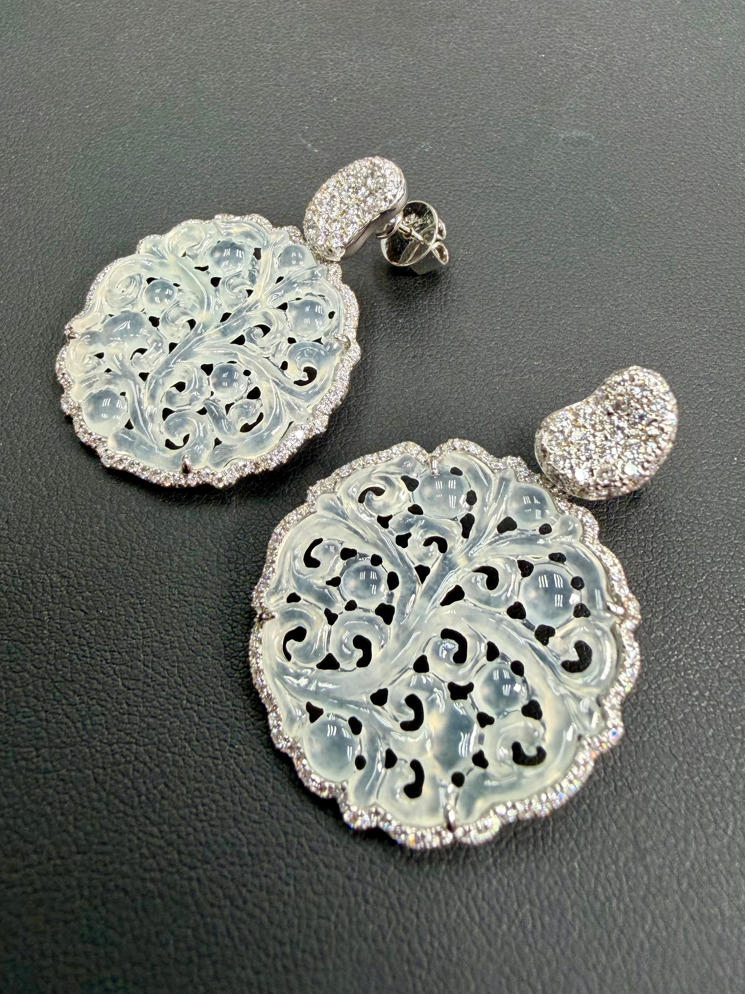 Zertifizierte Icy-Ohrringe aus Jade und Diamanten, farblos, perfektioniert, komplizierte Schnitzerei im Angebot 3