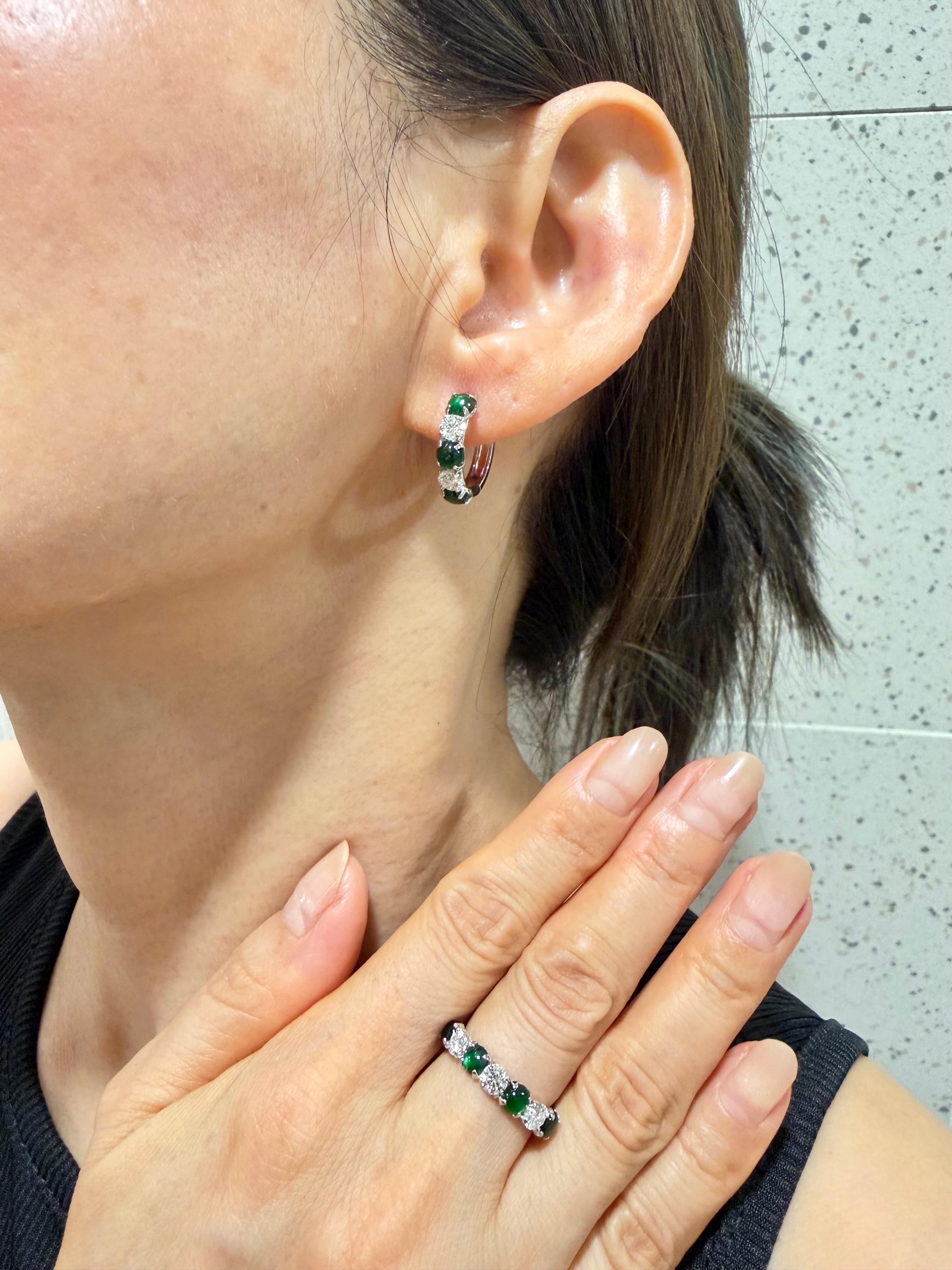 Boucles d'oreilles à charnière certifiées en jade impérial et diamants Vert impérial. Éclat suprême ! en vente 11