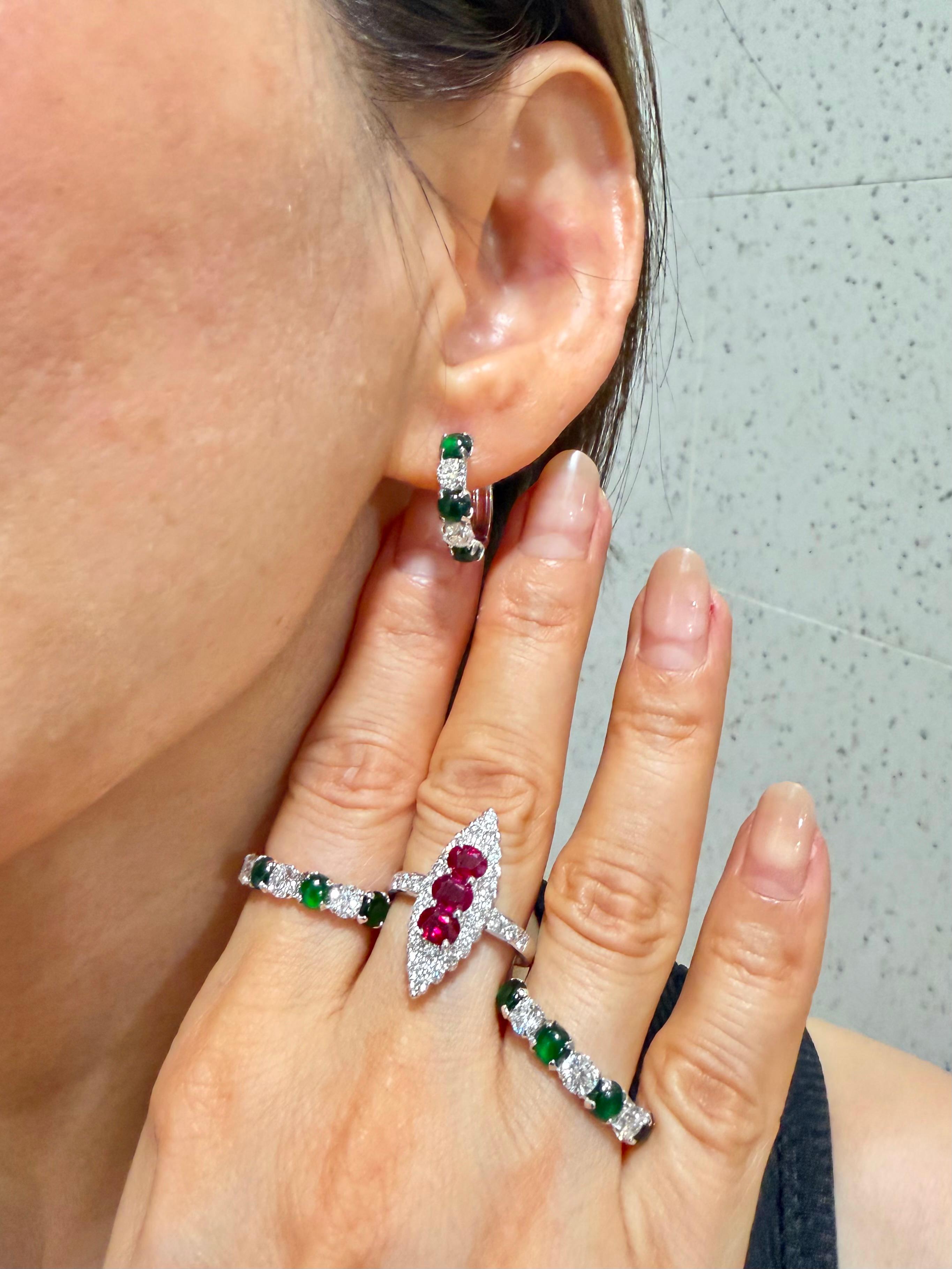 Boucles d'oreilles à charnière certifiées en jade impérial et diamants Vert impérial. Éclat suprême ! en vente 3
